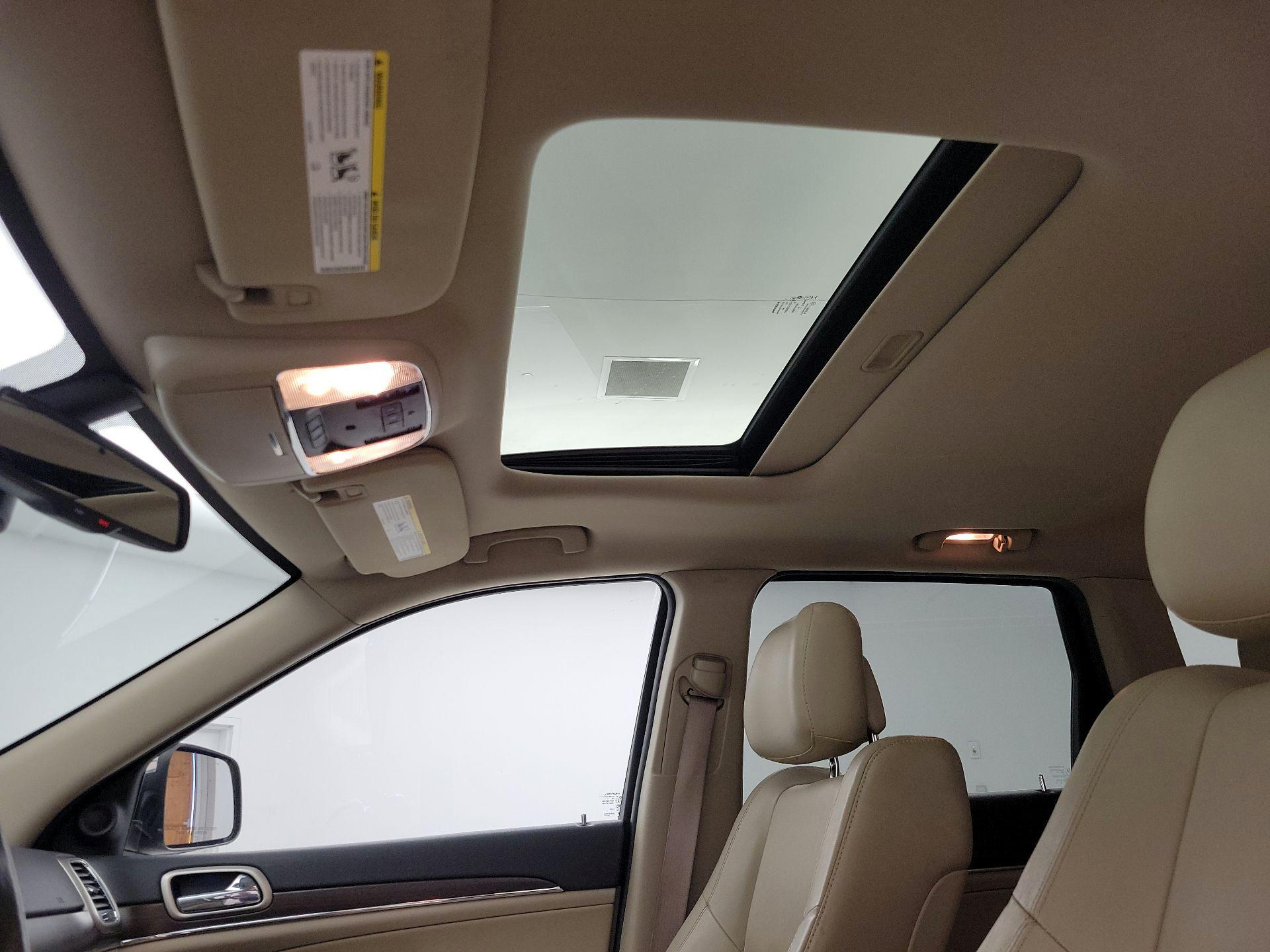 Thumbnail: 2015 Jeep Grand Cherokee - 19