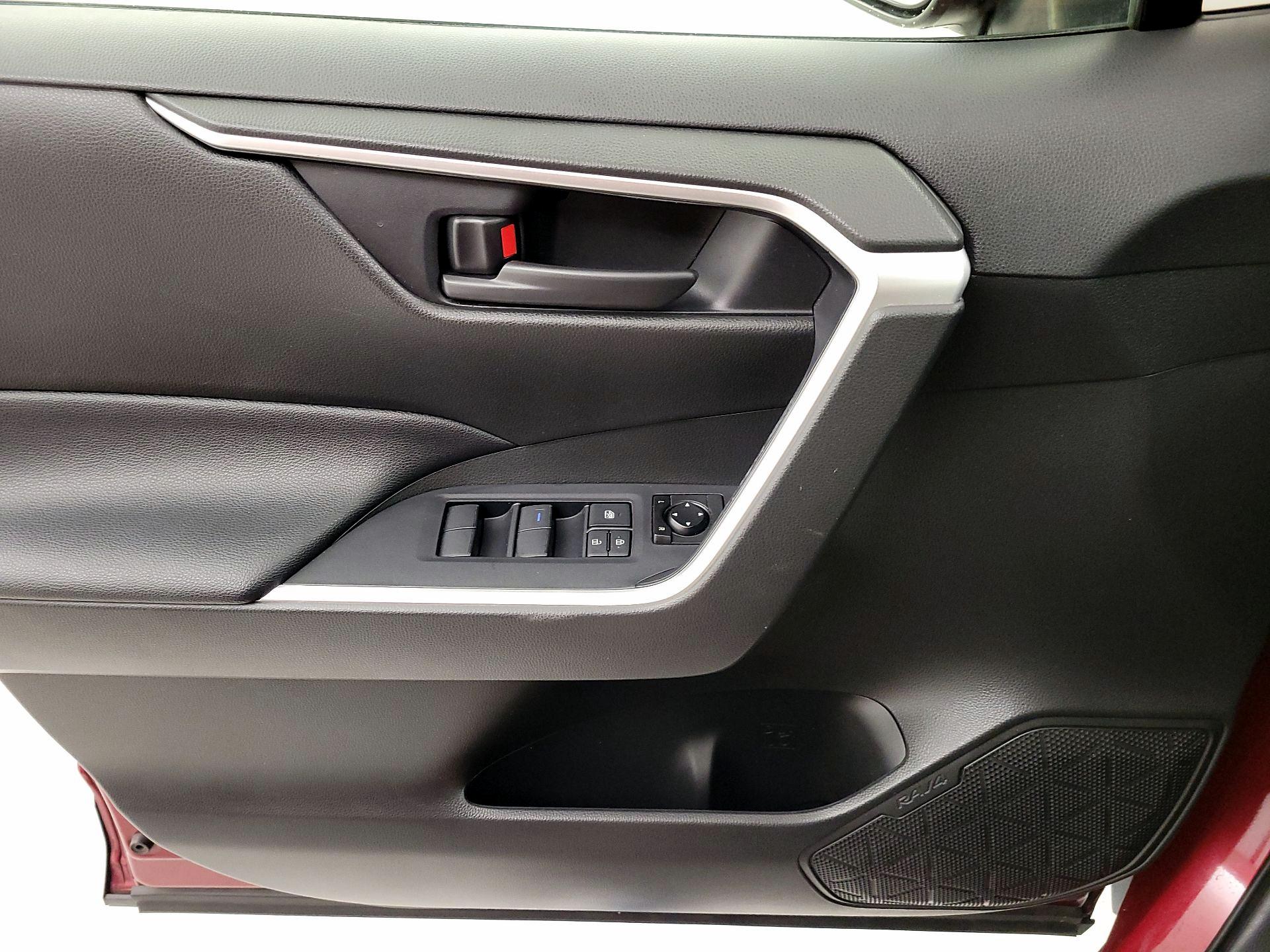 Thumbnail: 2021 Toyota RAV4 - 12