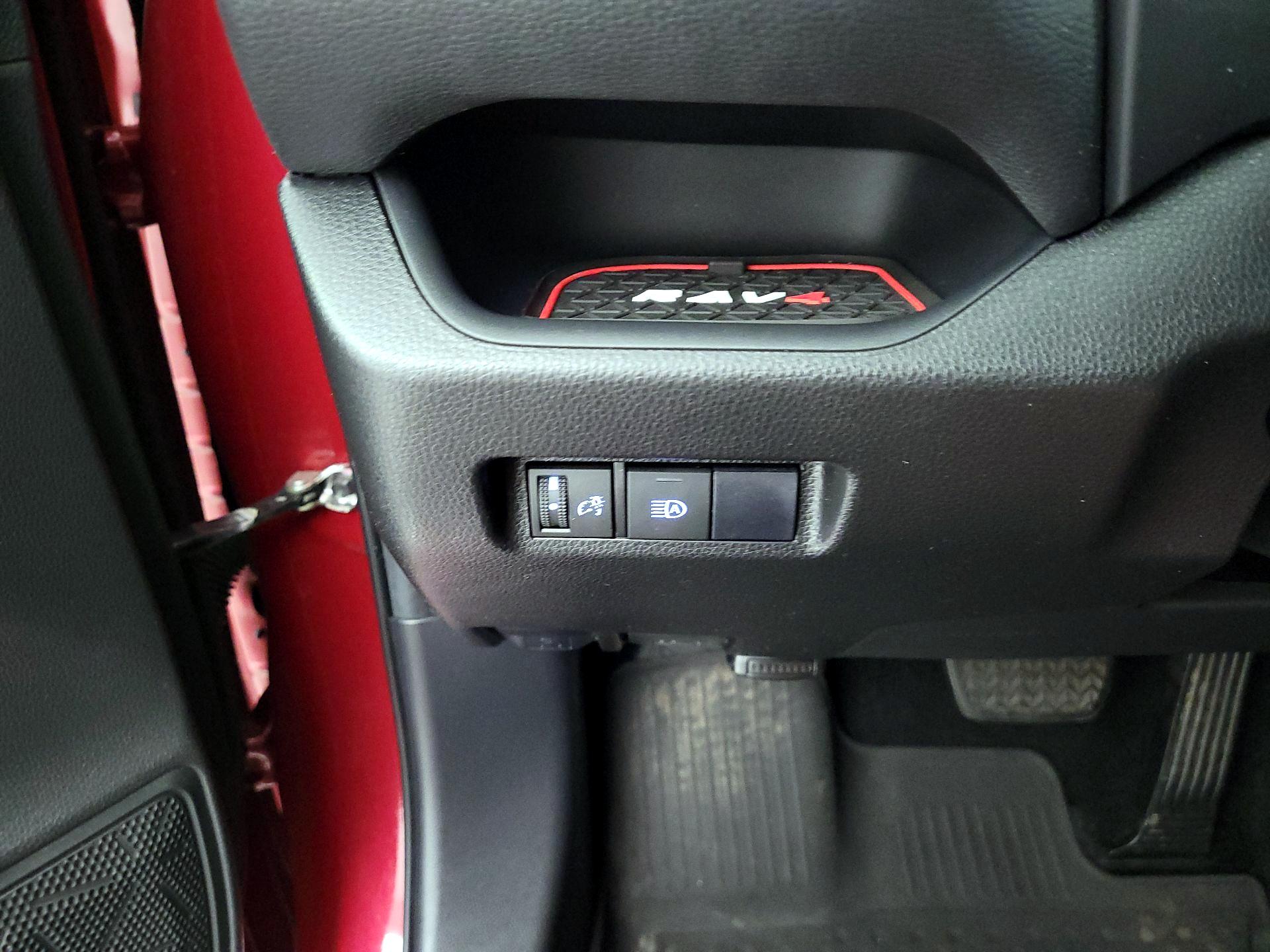 Thumbnail: 2021 Toyota RAV4 - 13
