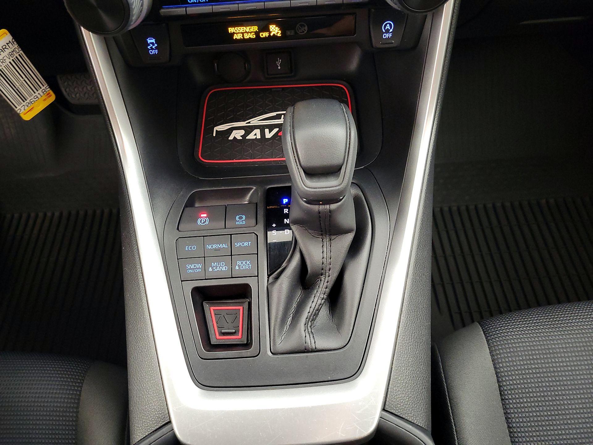 Thumbnail: 2021 Toyota RAV4 - 17
