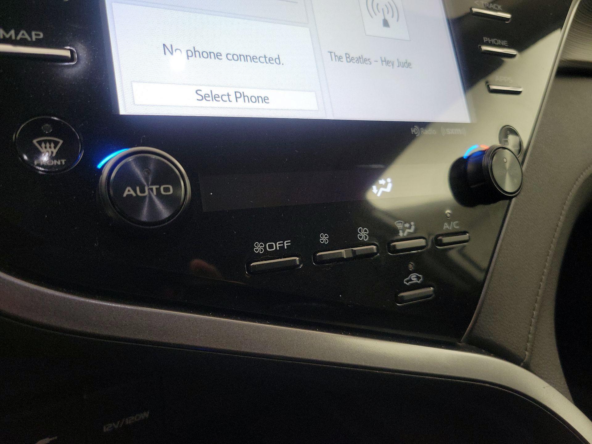 Thumbnail: 2019 Toyota Camry - 16