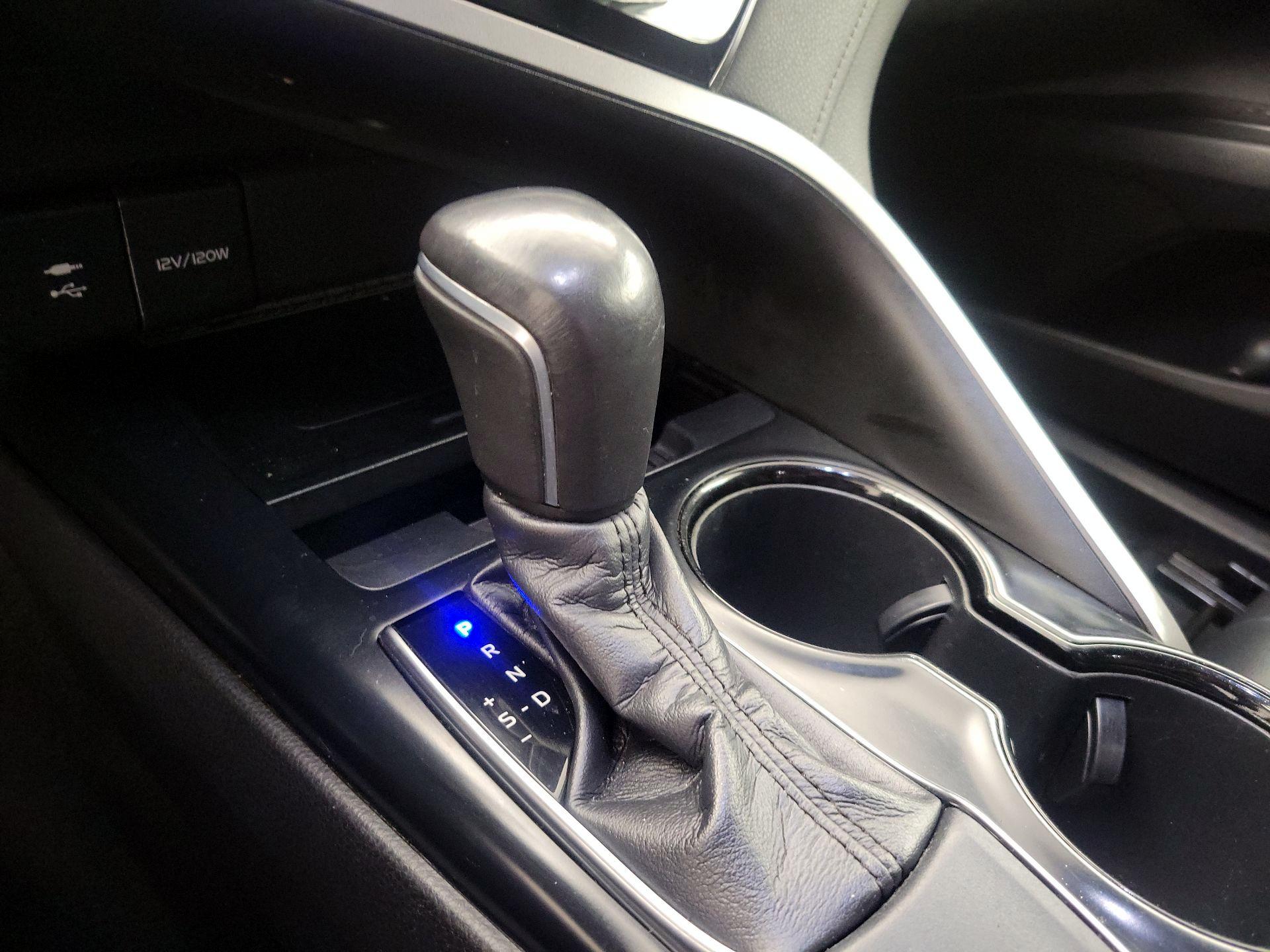 Thumbnail: 2019 Toyota Camry - 17
