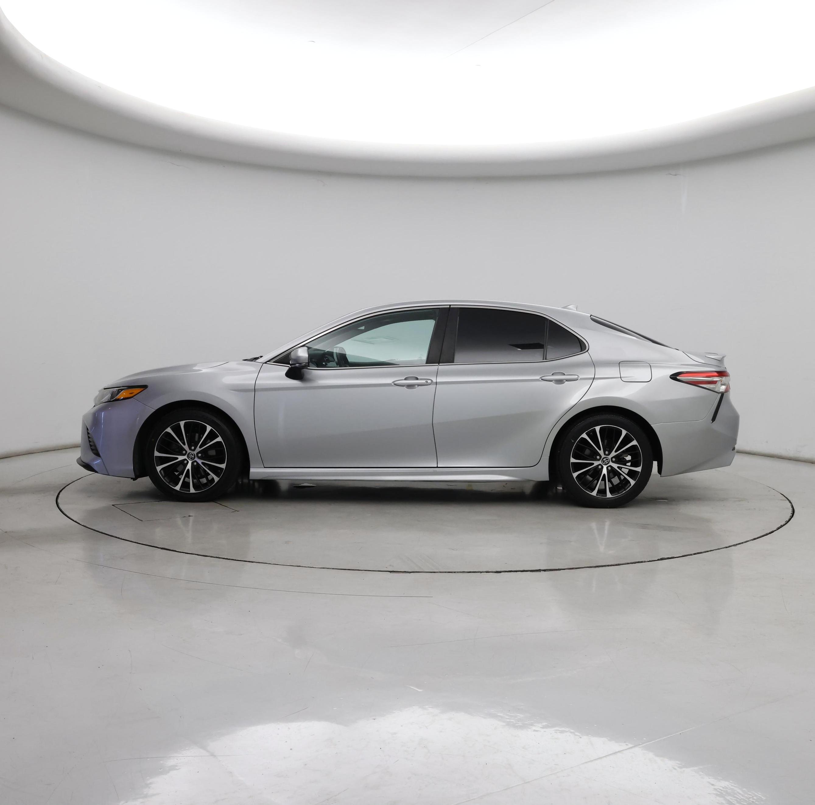 Thumbnail: 2019 Toyota Camry - 3