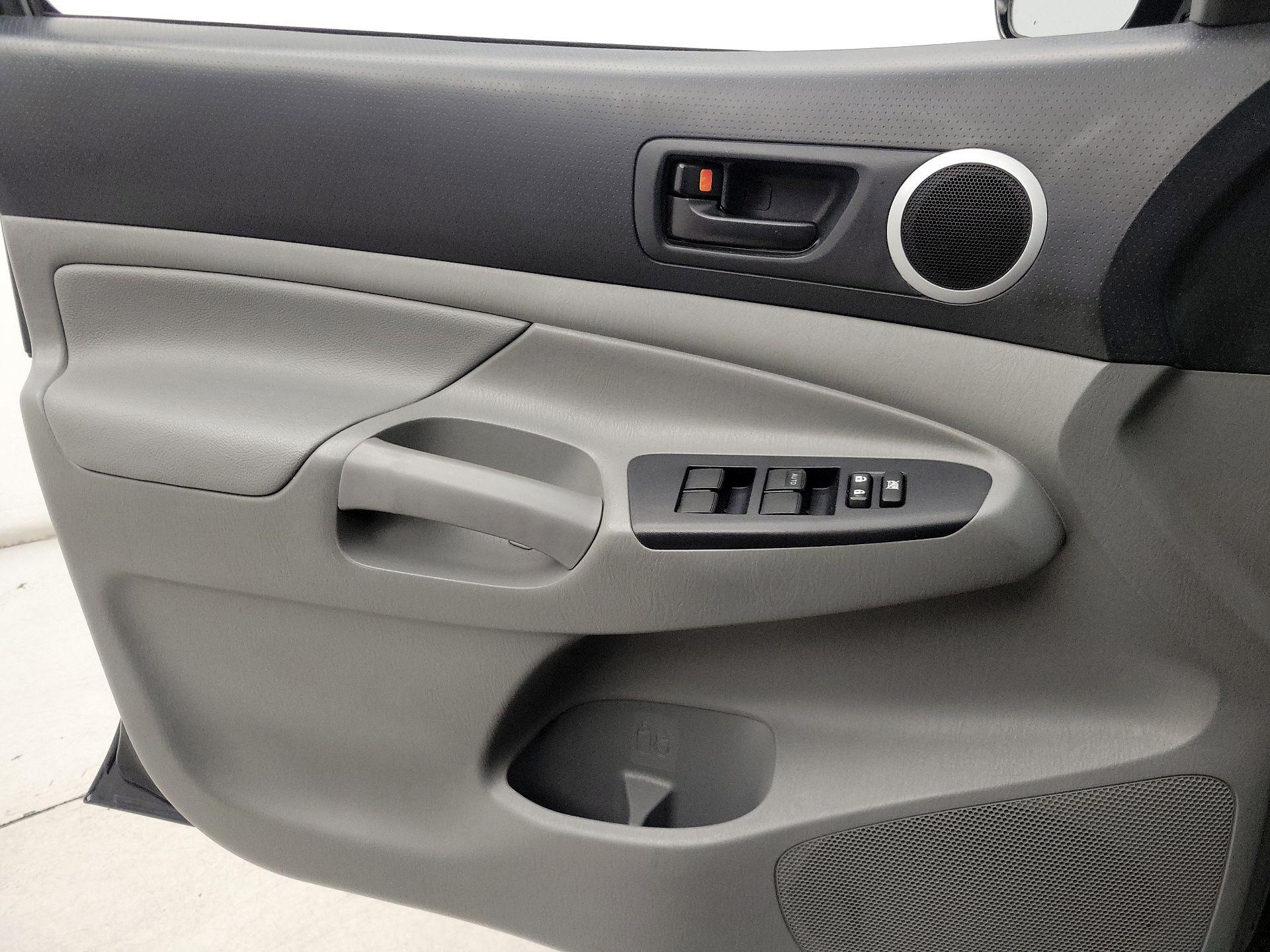 Thumbnail: 2014 Toyota Tacoma - 12