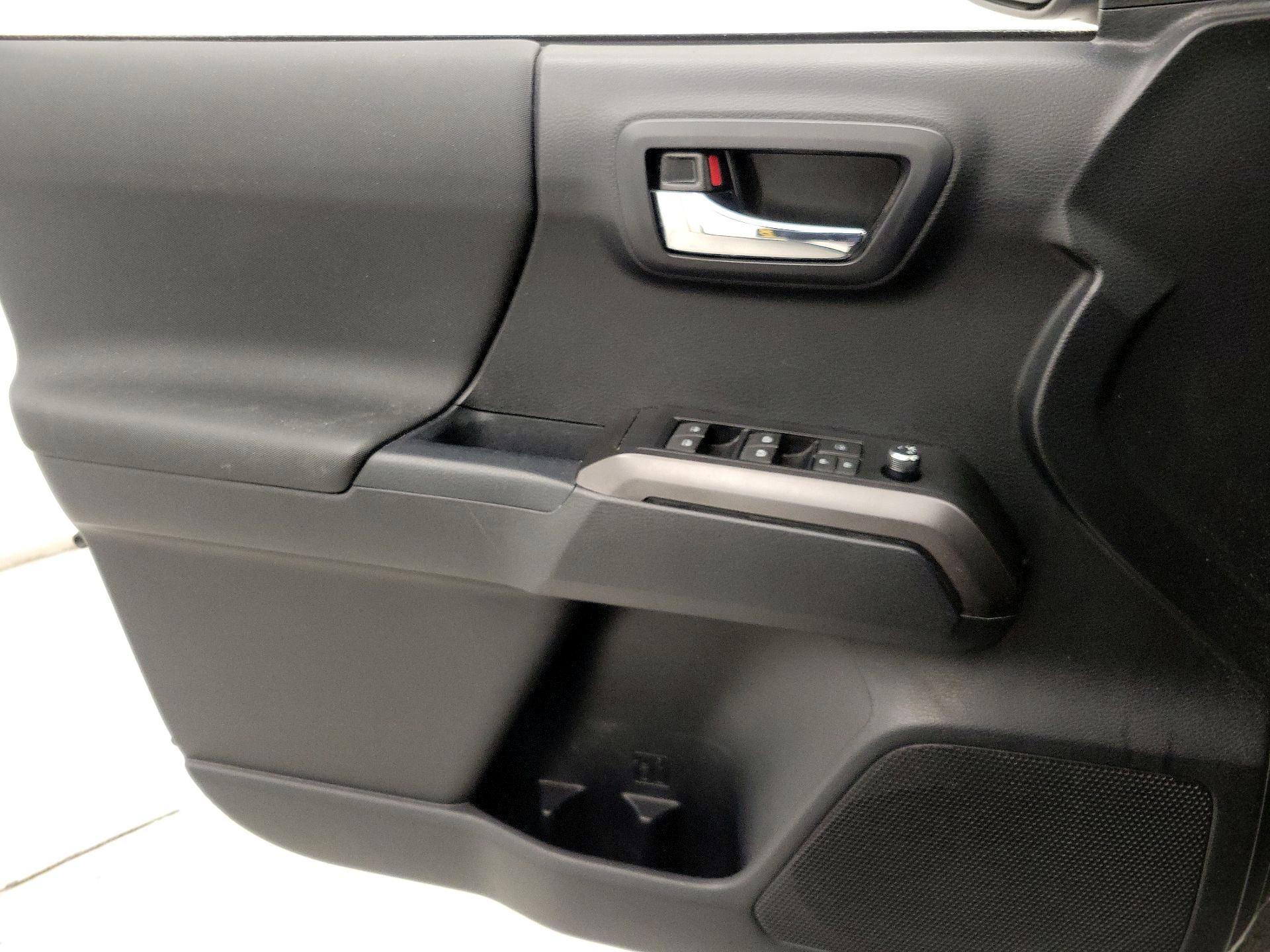 Thumbnail: 2017 Toyota Tacoma - 12