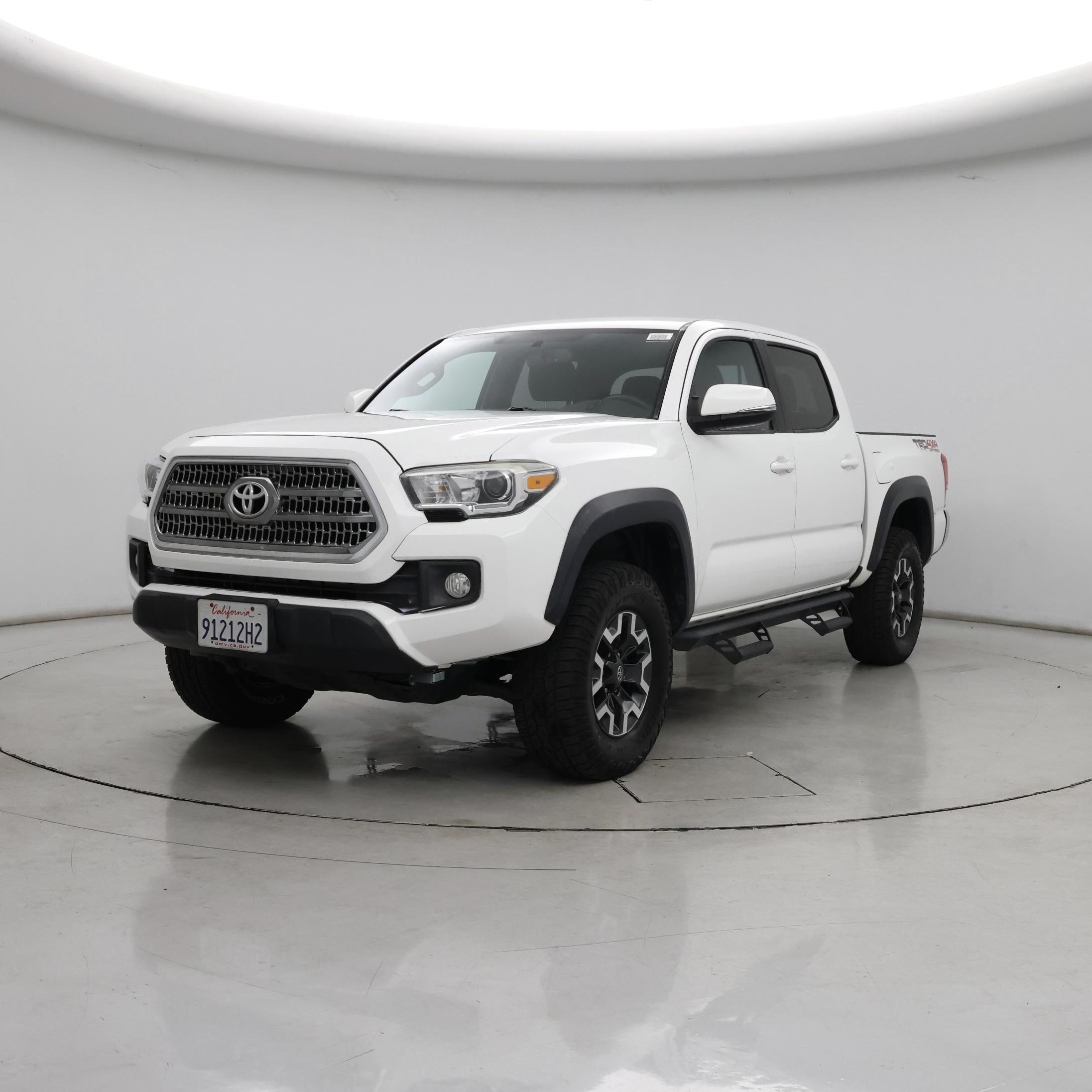 Thumbnail: 2017 Toyota Tacoma - 4
