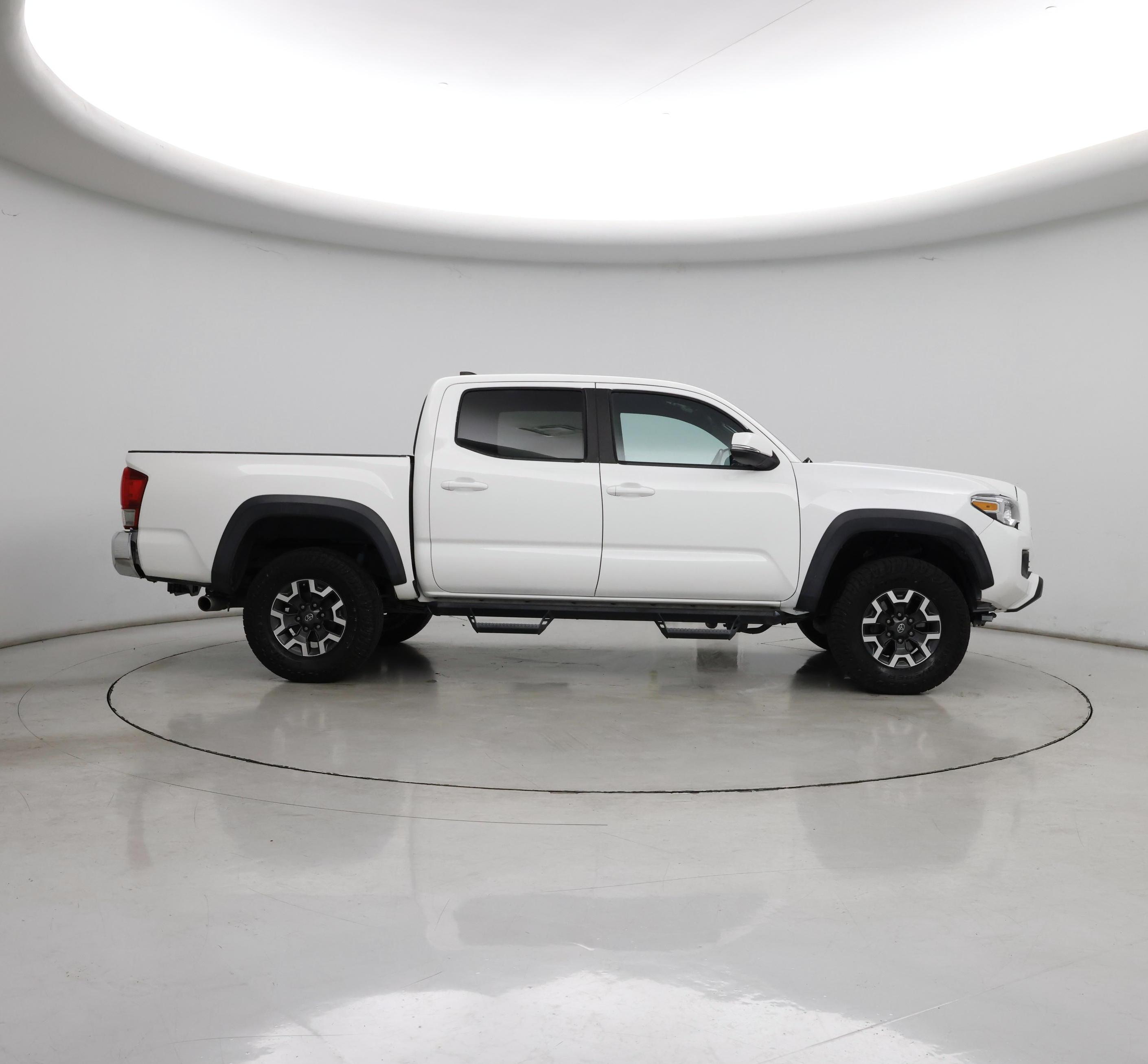 Thumbnail: 2017 Toyota Tacoma - 7