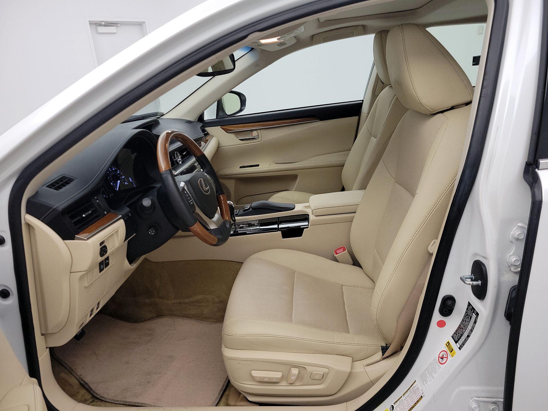 Thumbnail: 2014 Lexus ES - 11