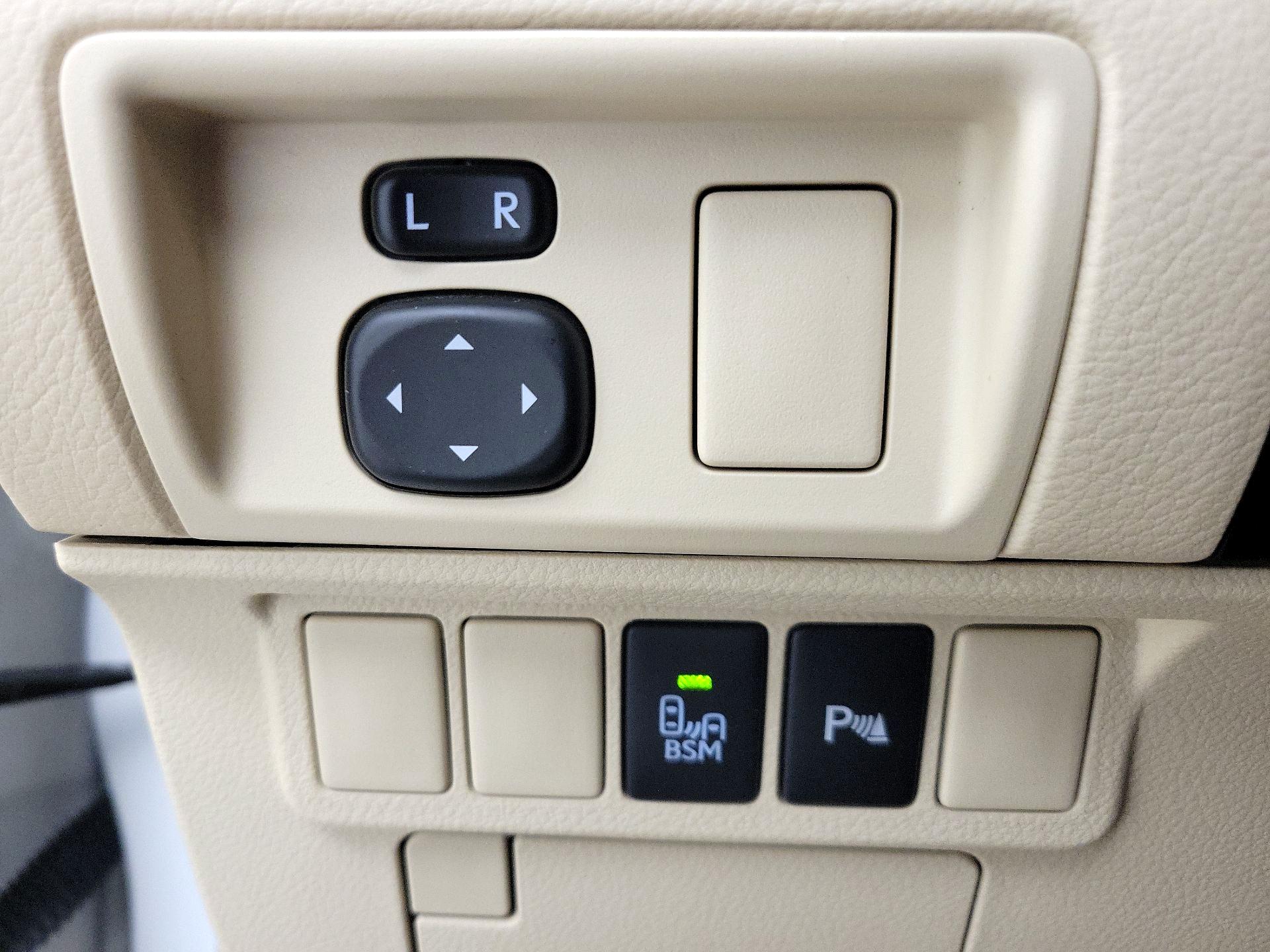 Thumbnail: 2014 Lexus ES - 13