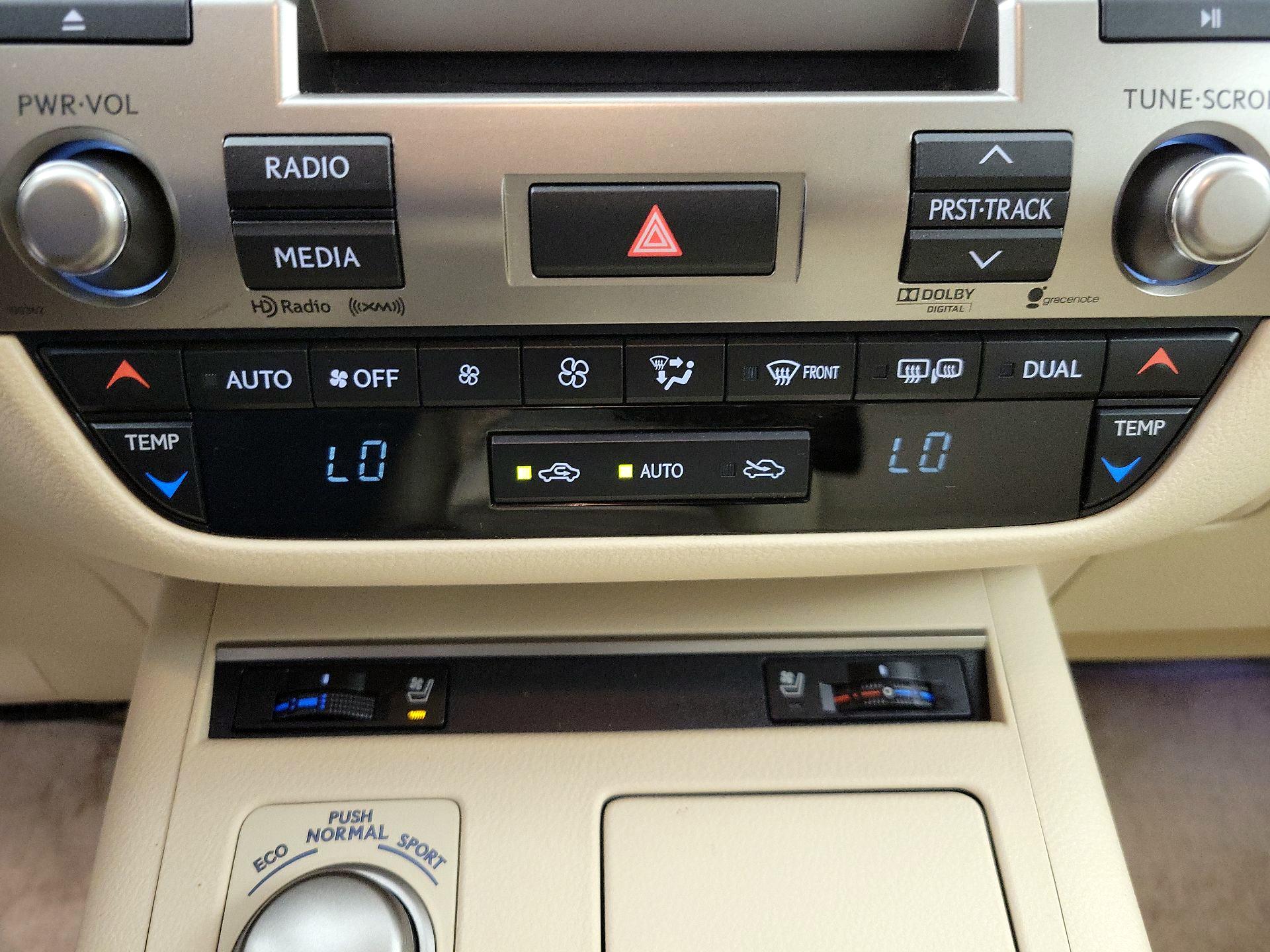Thumbnail: 2014 Lexus ES - 17