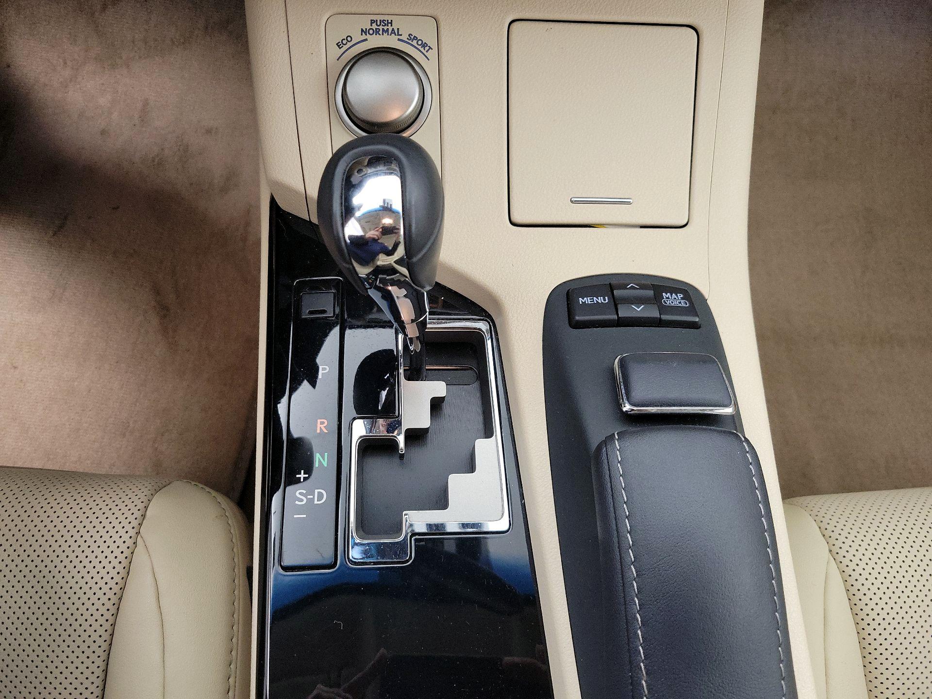 Thumbnail: 2014 Lexus ES - 18