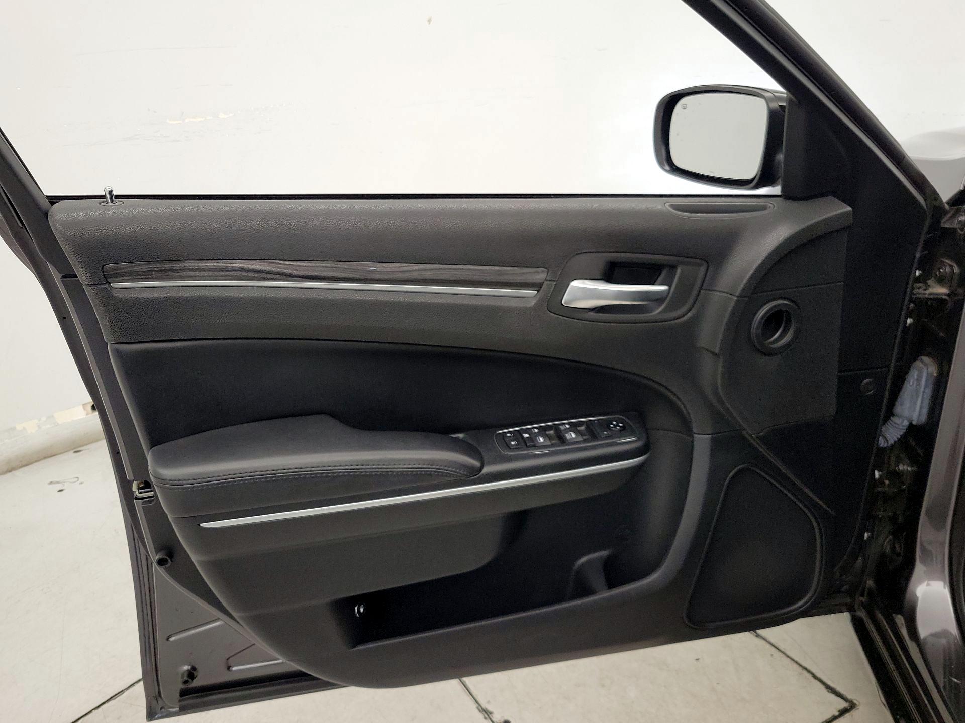 Thumbnail: 2020 Chrysler 300 - 12