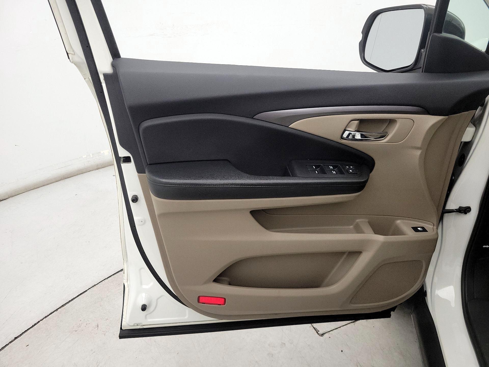 Thumbnail: 2016 Honda Pilot - 12