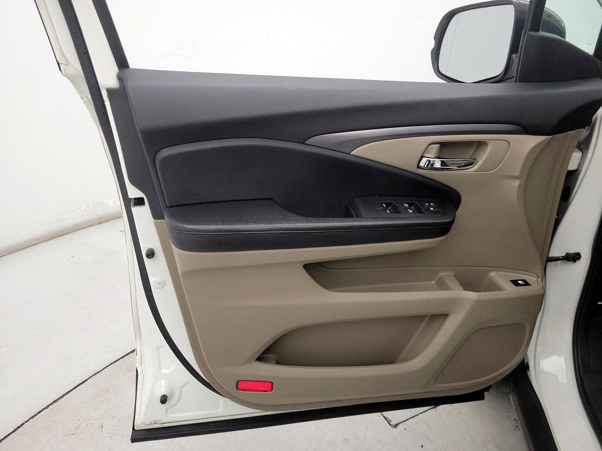 Thumbnail: 2016 Honda Pilot - 13
