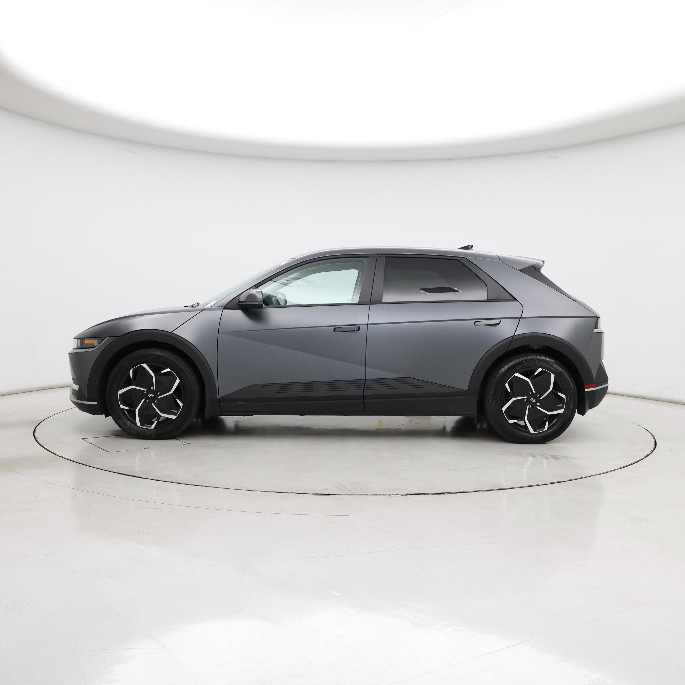 Thumbnail: 2023 Hyundai Ioniq 5 - 3
