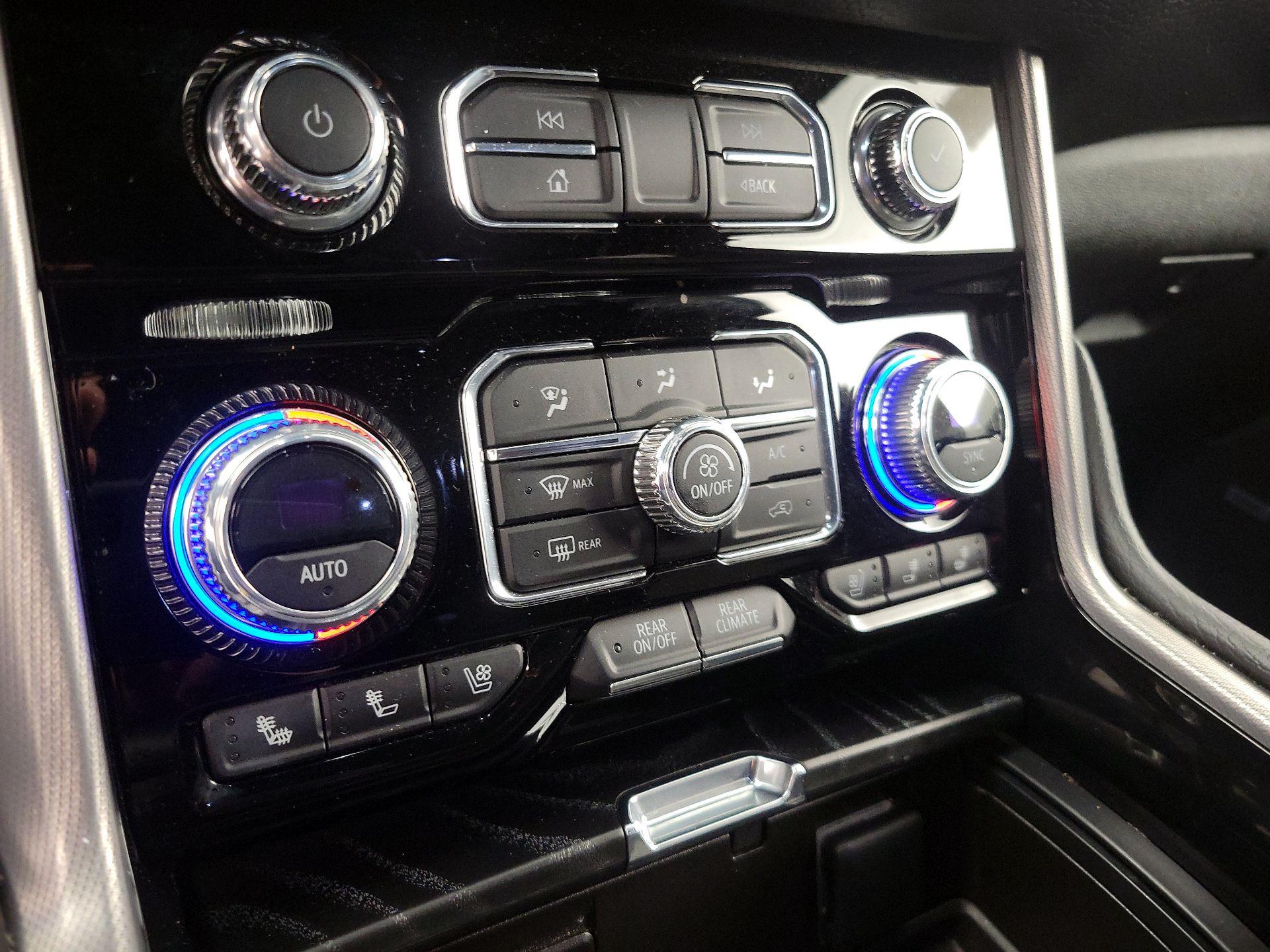 Thumbnail: 2023 GMC Yukon XL - 17