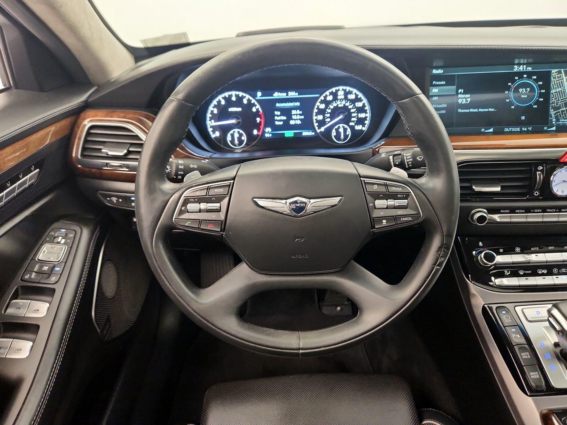 Thumbnail: 2017 Genesis G90 - 10