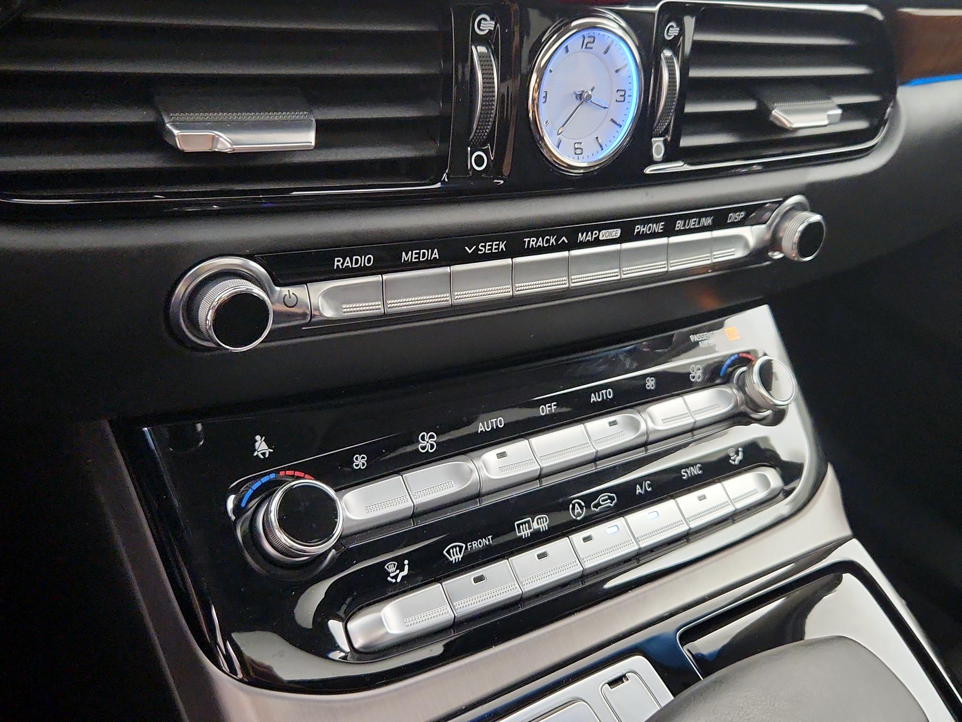Thumbnail: 2017 Genesis G90 - 17
