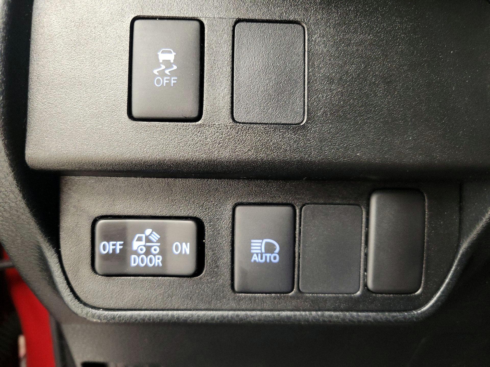 Thumbnail: 2021 Toyota Tacoma - 13