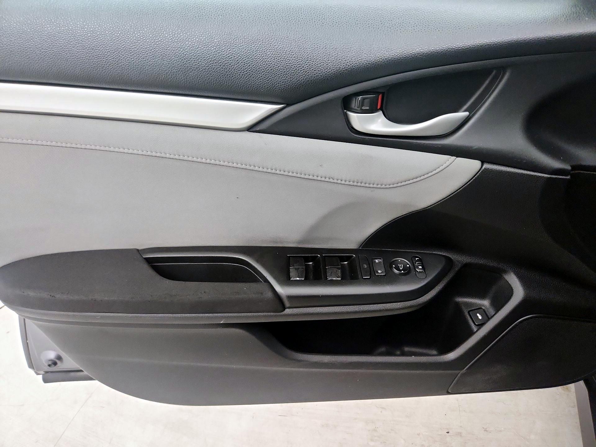 Thumbnail: 2016 Honda Civic - 12