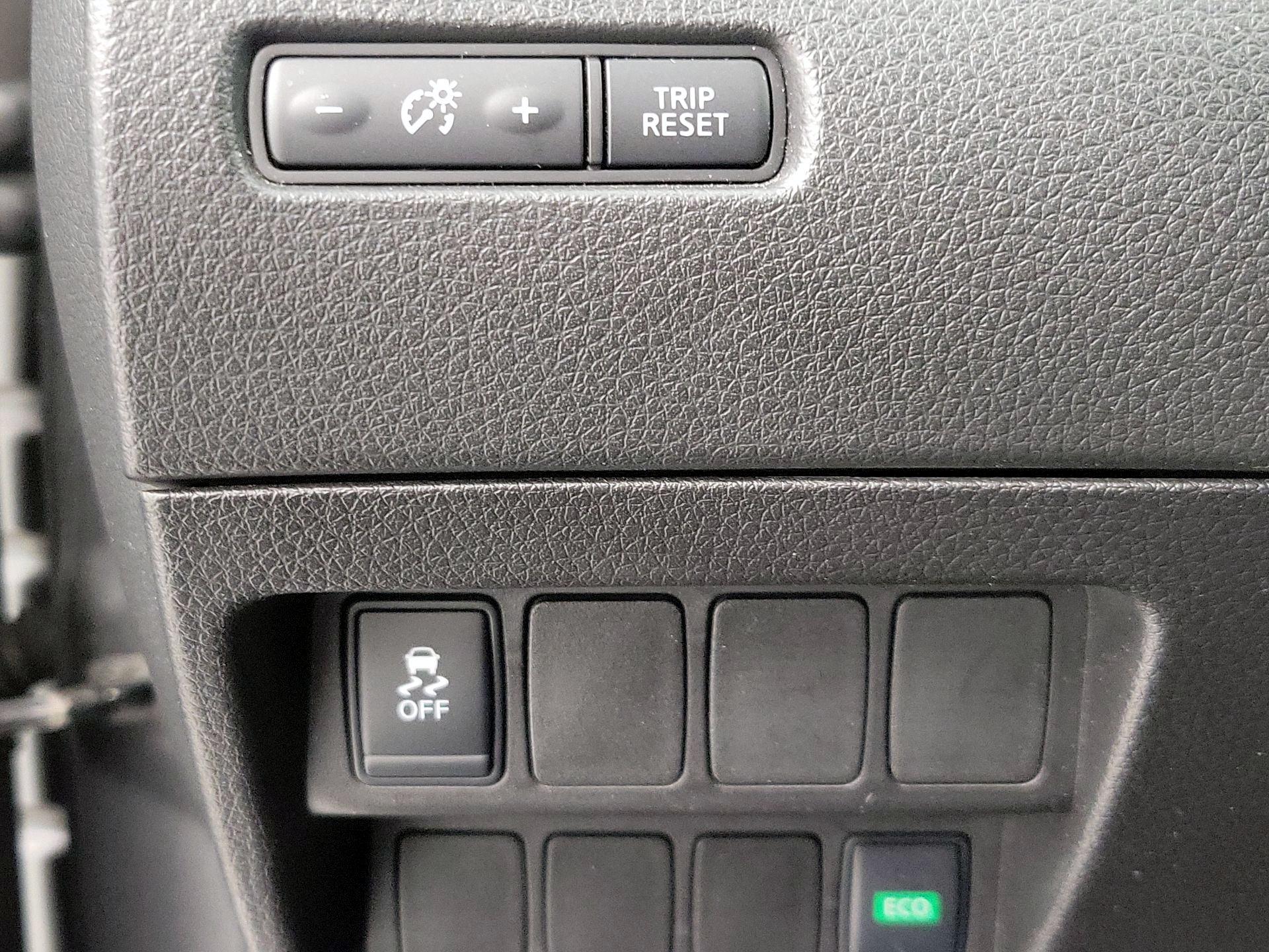 Thumbnail: 2018 Nissan Rogue Sport - 13