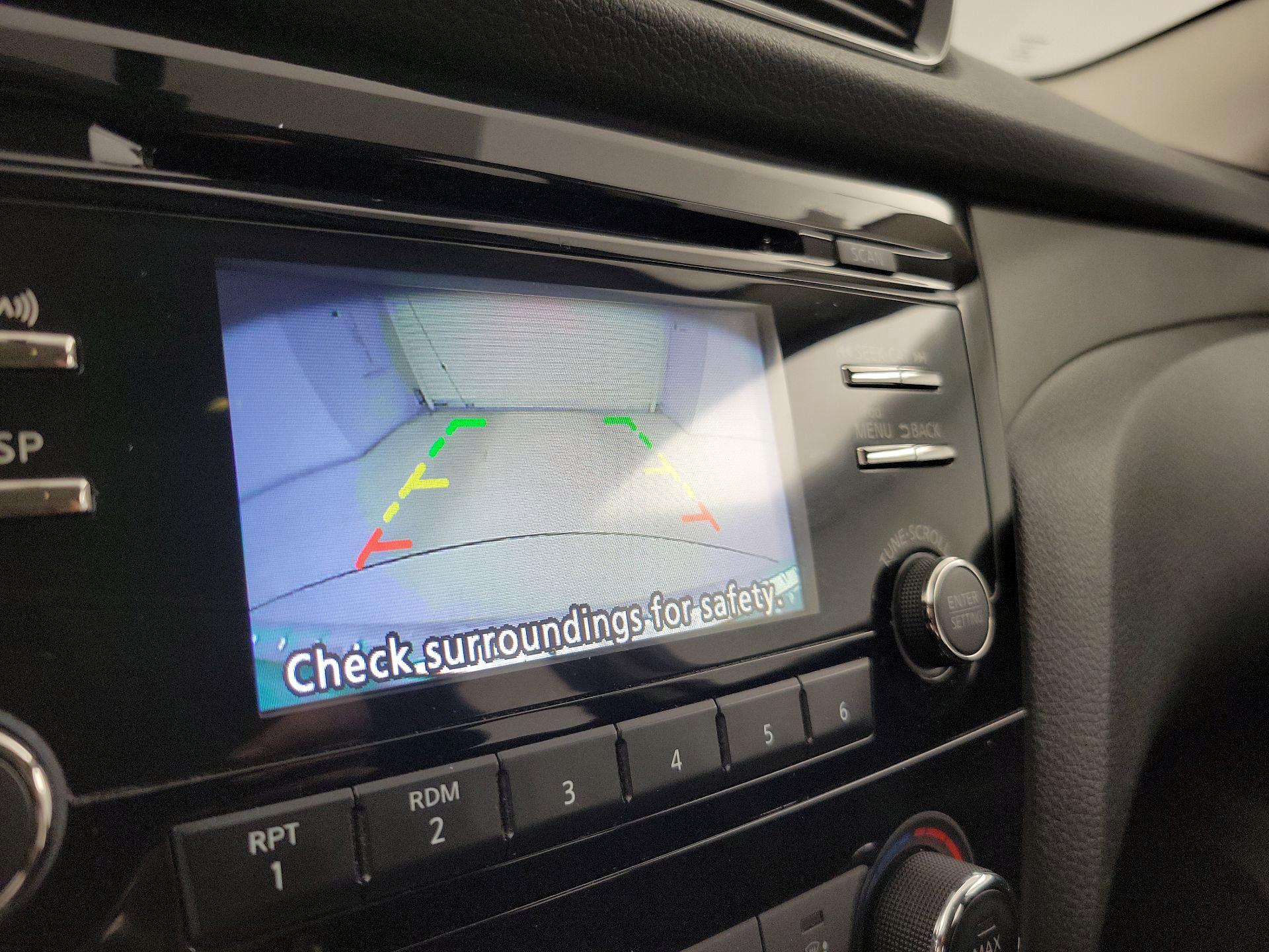 Thumbnail: 2018 Nissan Rogue Sport - 14