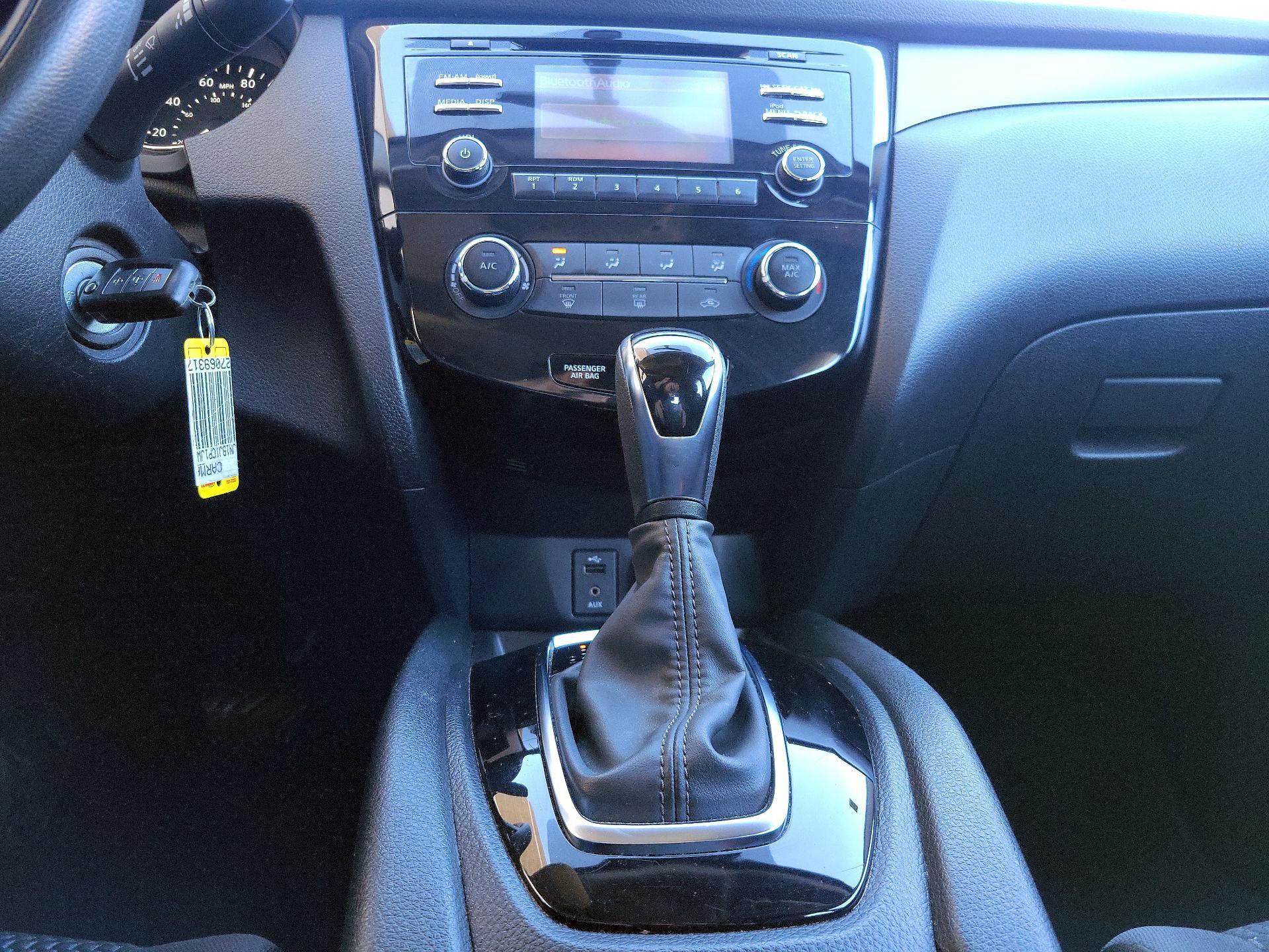 Thumbnail: 2018 Nissan Rogue Sport - 17