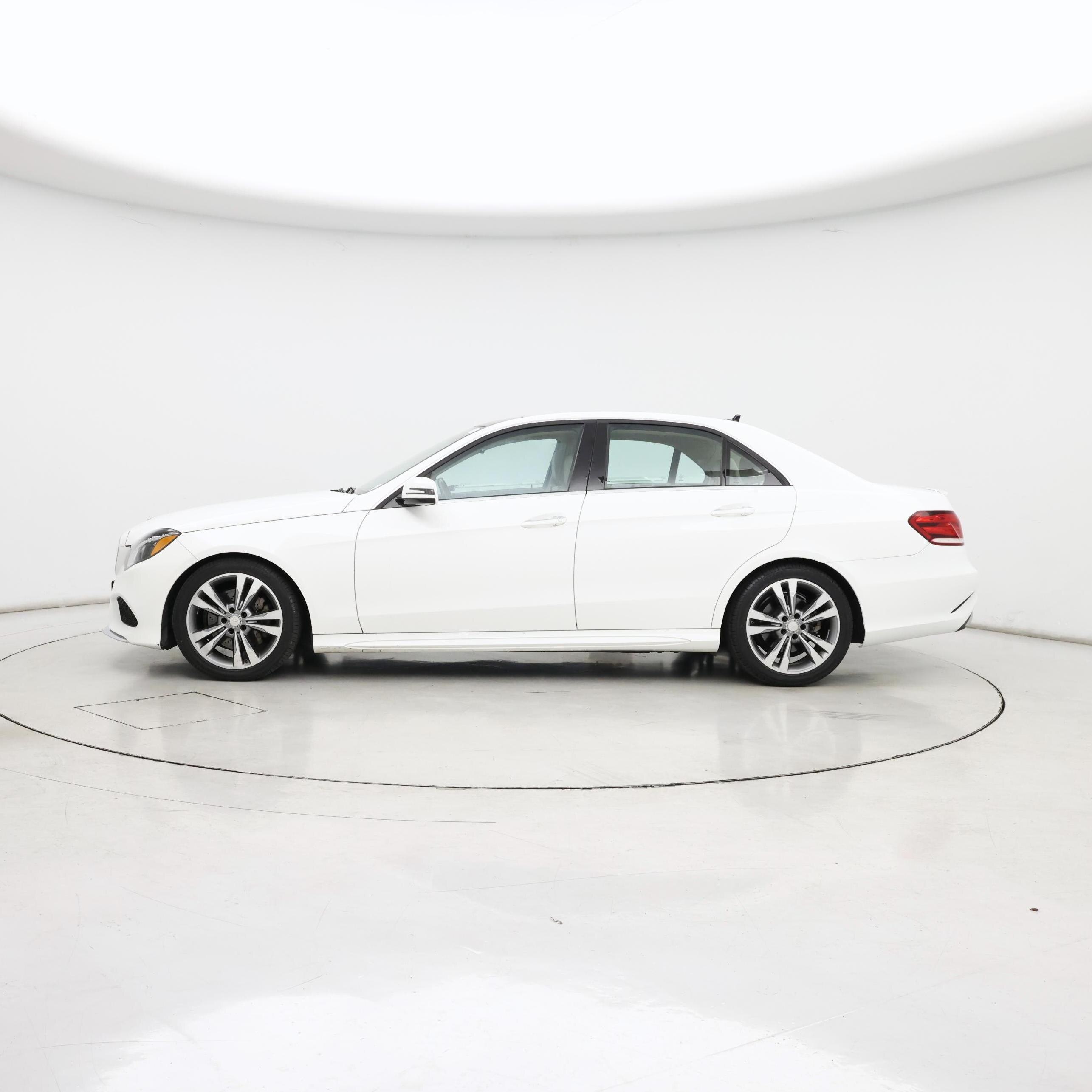 Thumbnail: 2016 Mercedes-Benz E-Class - 3