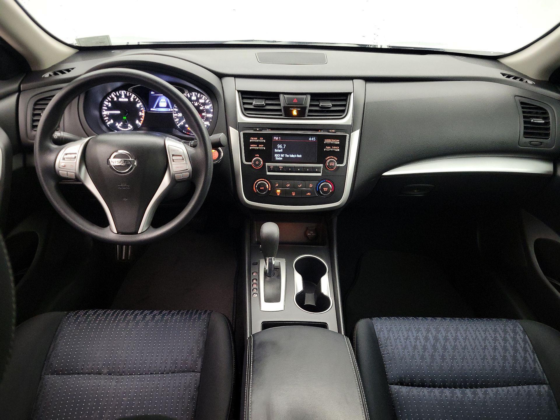 Thumbnail: 2016 Nissan Altima - 9