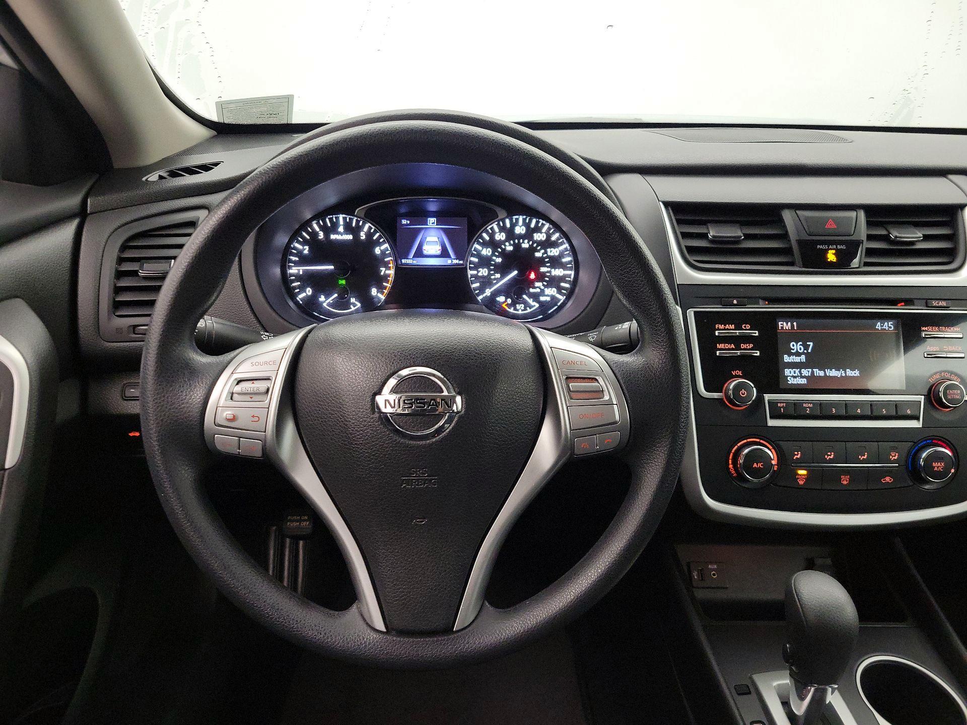 Thumbnail: 2016 Nissan Altima - 10