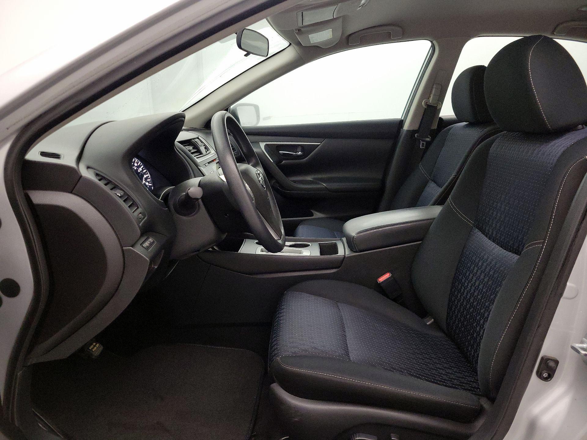 Thumbnail: 2016 Nissan Altima - 11