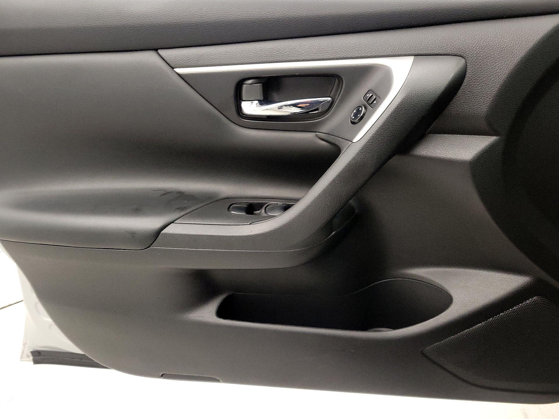 Thumbnail: 2016 Nissan Altima - 12