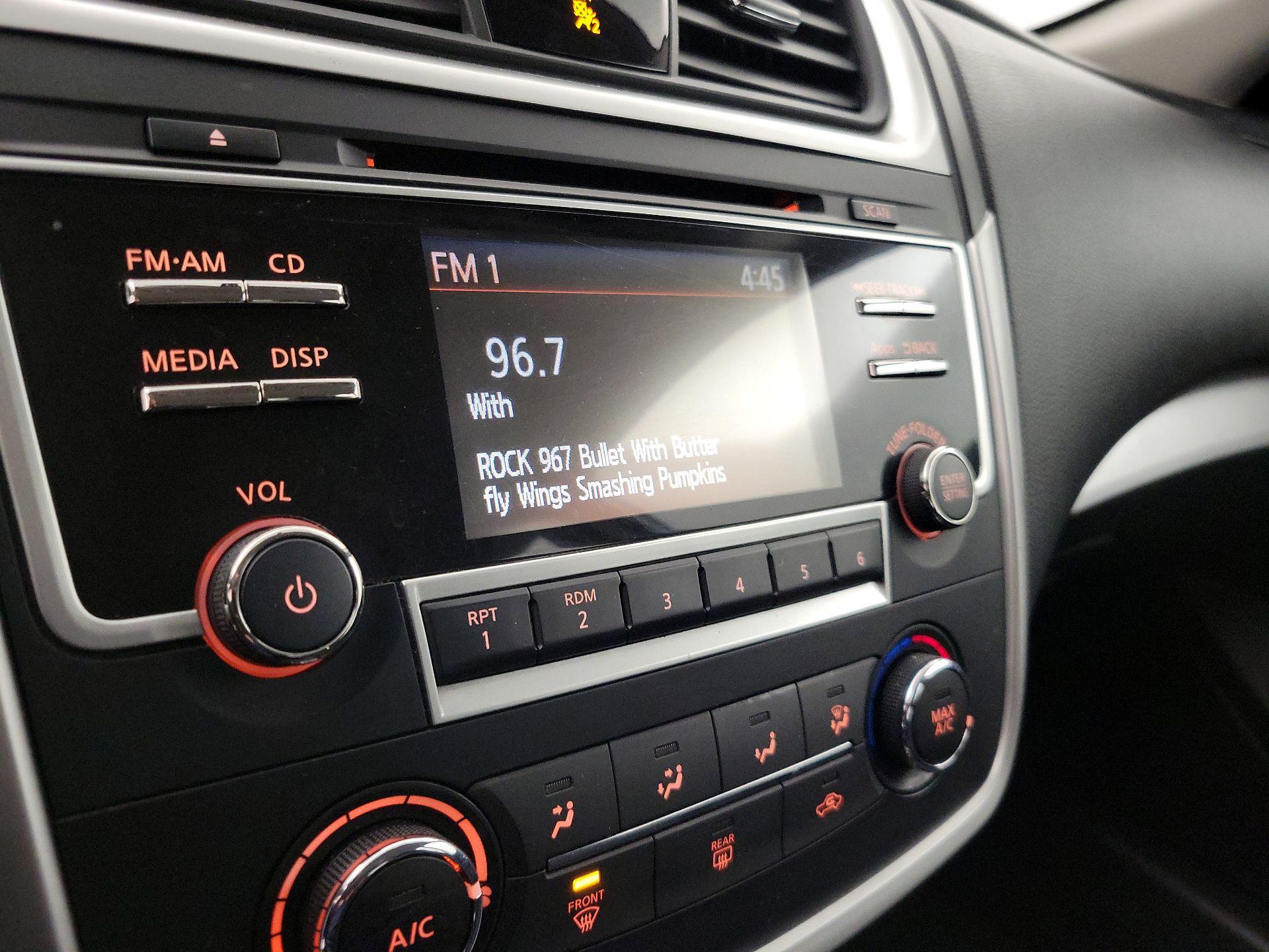 Thumbnail: 2016 Nissan Altima - 15