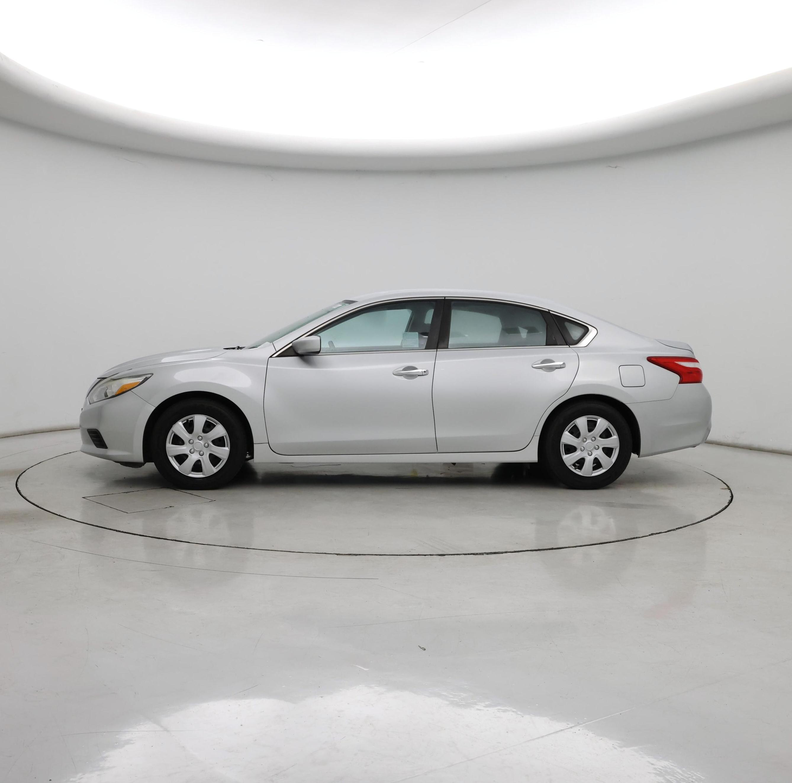 Thumbnail: 2016 Nissan Altima - 3