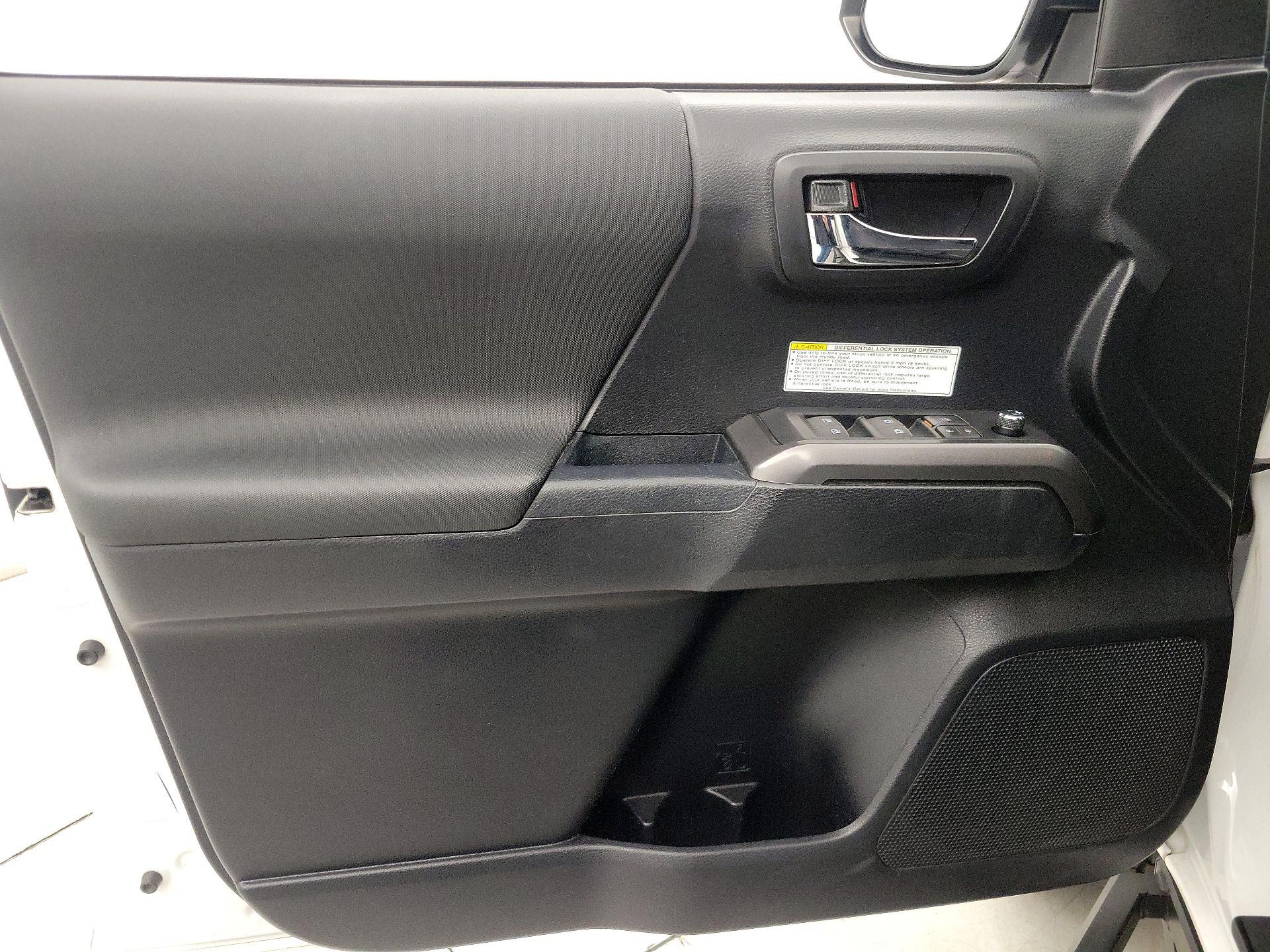 Thumbnail: 2017 Toyota Tacoma - 12