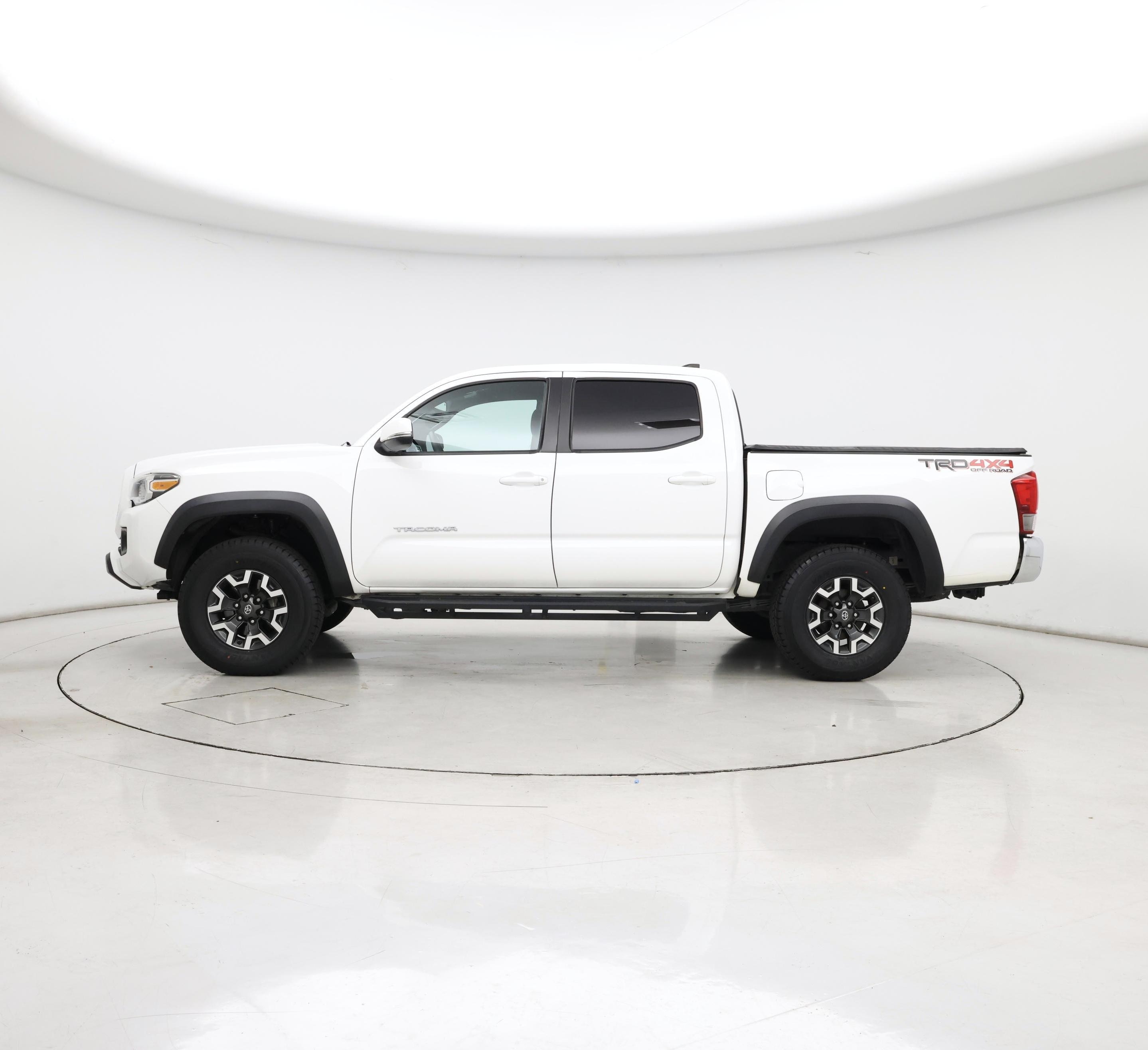 Thumbnail: 2017 Toyota Tacoma - 3