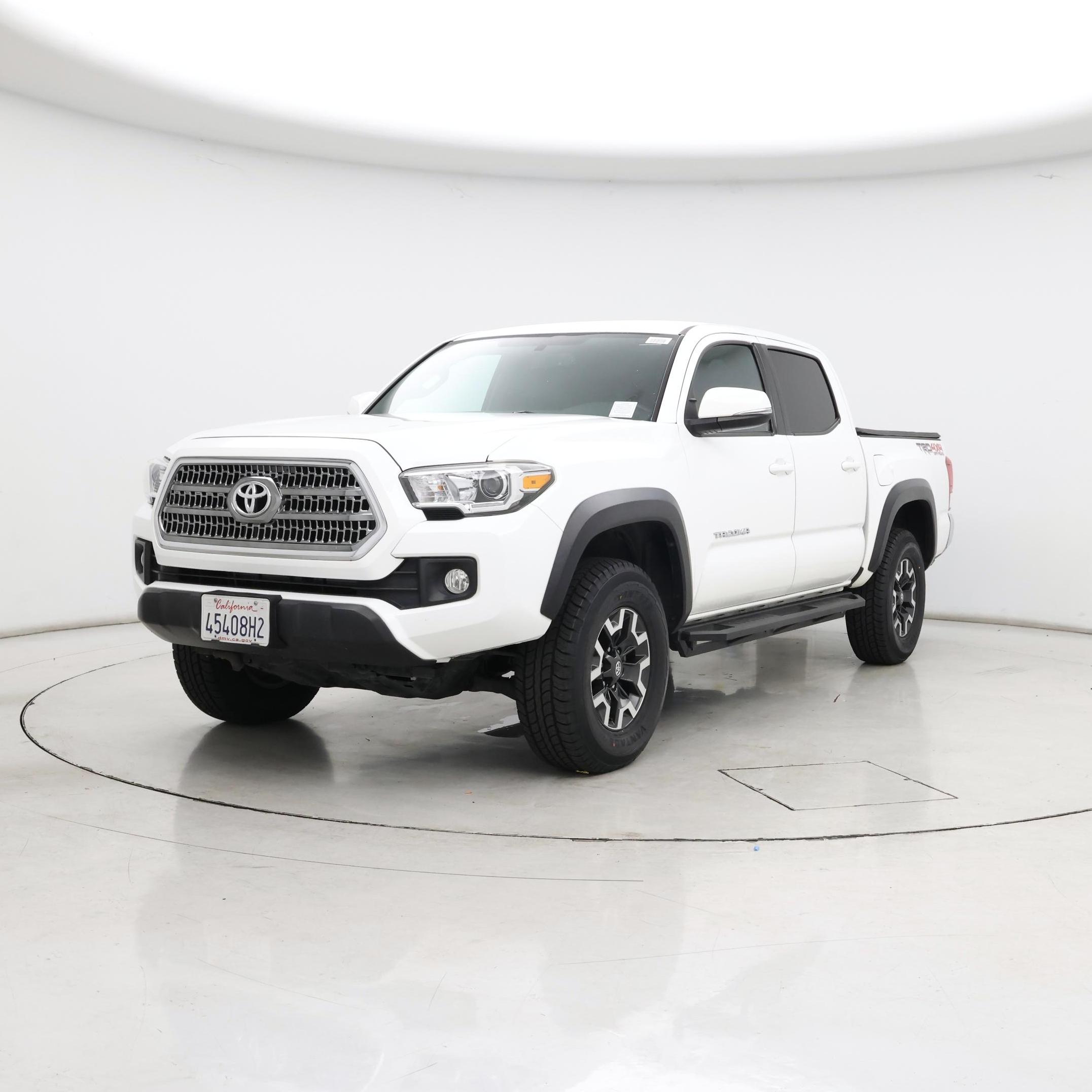 Thumbnail: 2017 Toyota Tacoma - 4