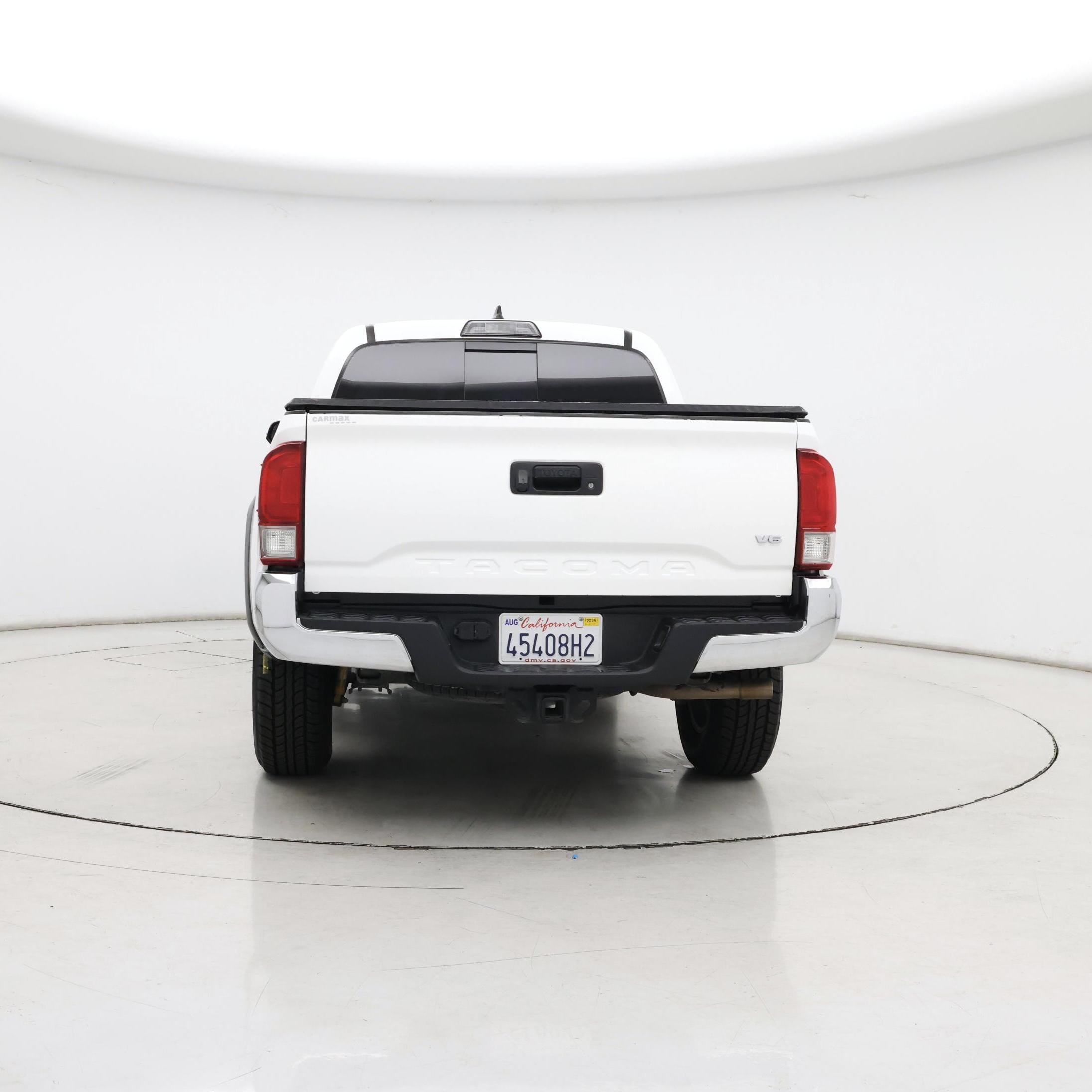 Thumbnail: 2017 Toyota Tacoma - 6