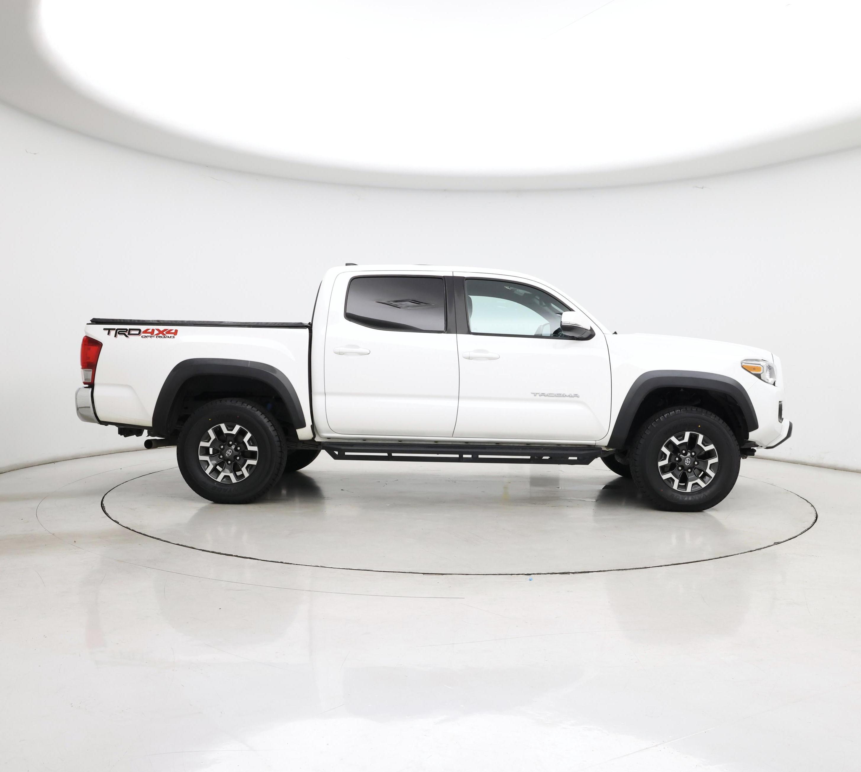 Thumbnail: 2017 Toyota Tacoma - 7