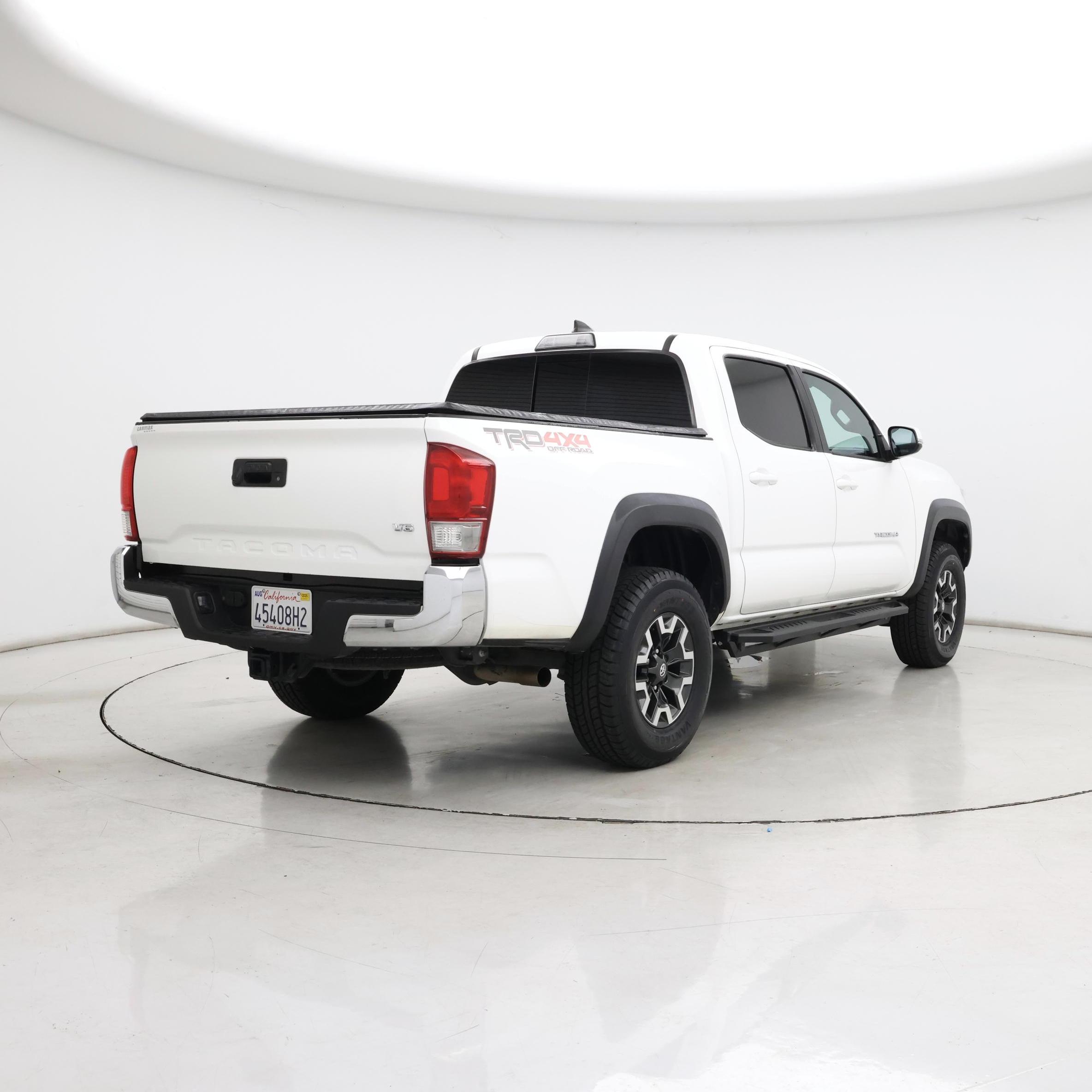 Thumbnail: 2017 Toyota Tacoma - 8