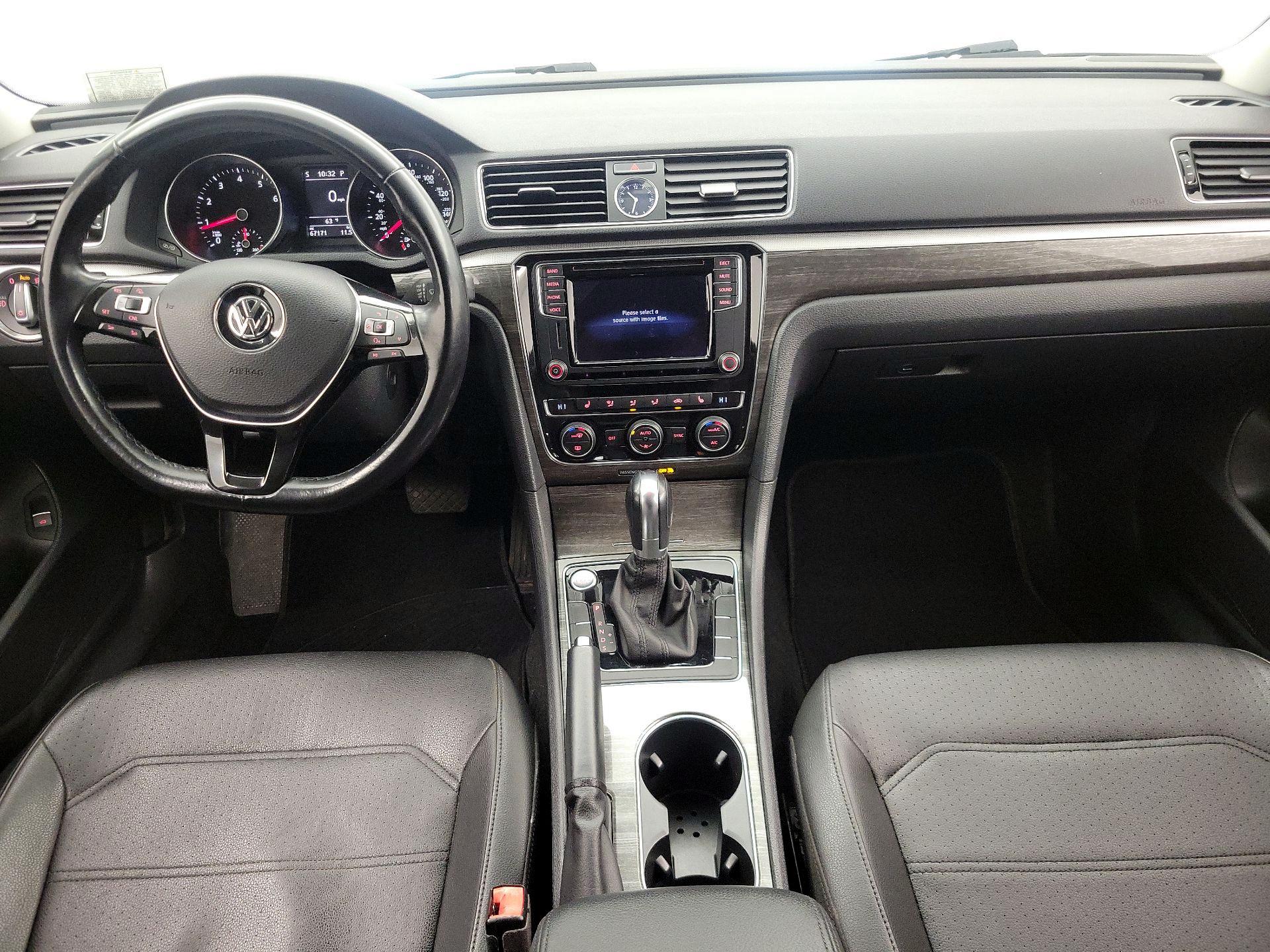 Thumbnail: 2017 Volkswagen Passat - 9