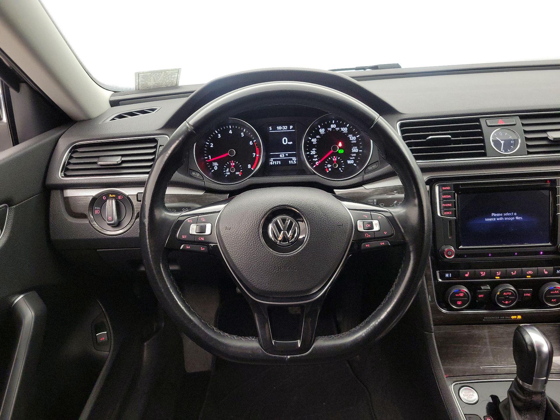 Thumbnail: 2017 Volkswagen Passat - 10