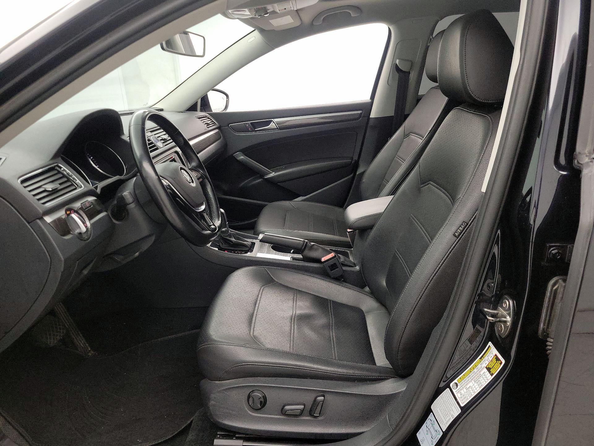 Thumbnail: 2017 Volkswagen Passat - 11