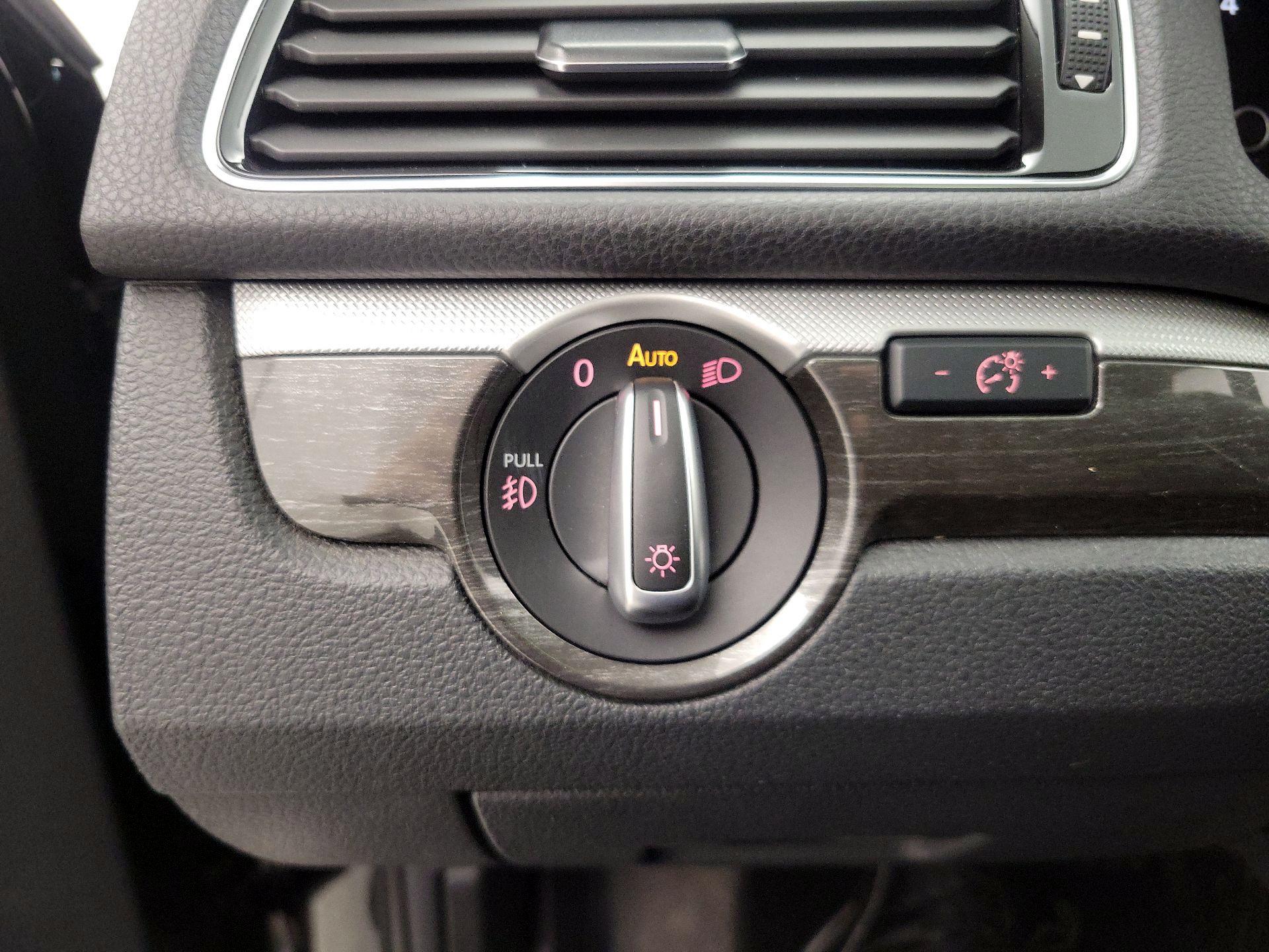 Thumbnail: 2017 Volkswagen Passat - 13