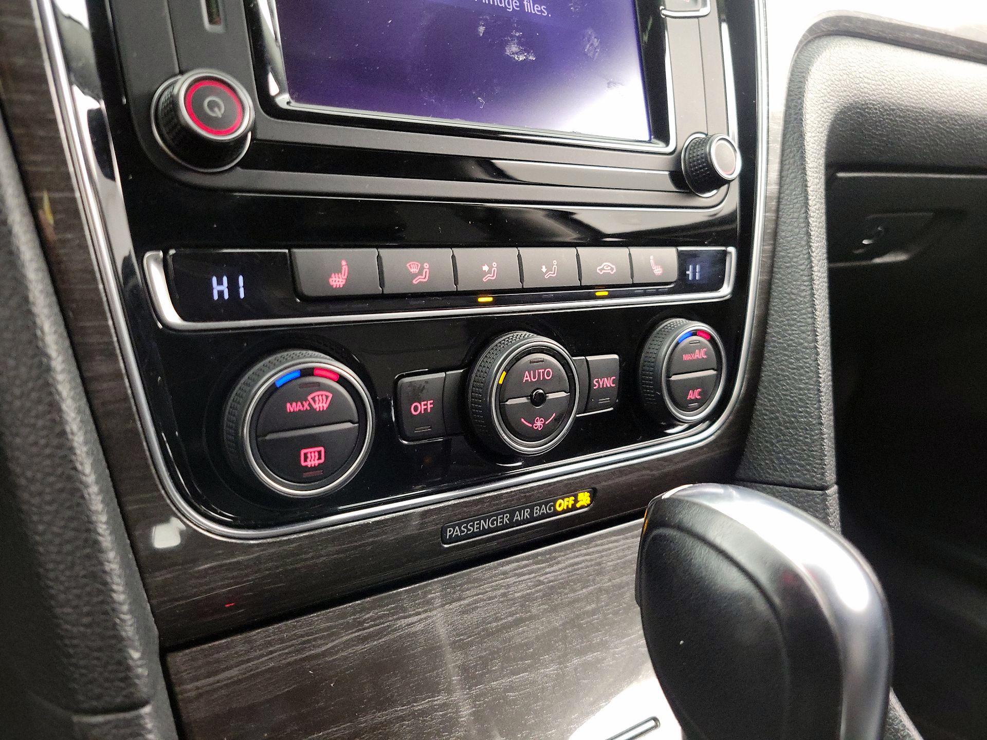 Thumbnail: 2017 Volkswagen Passat - 16