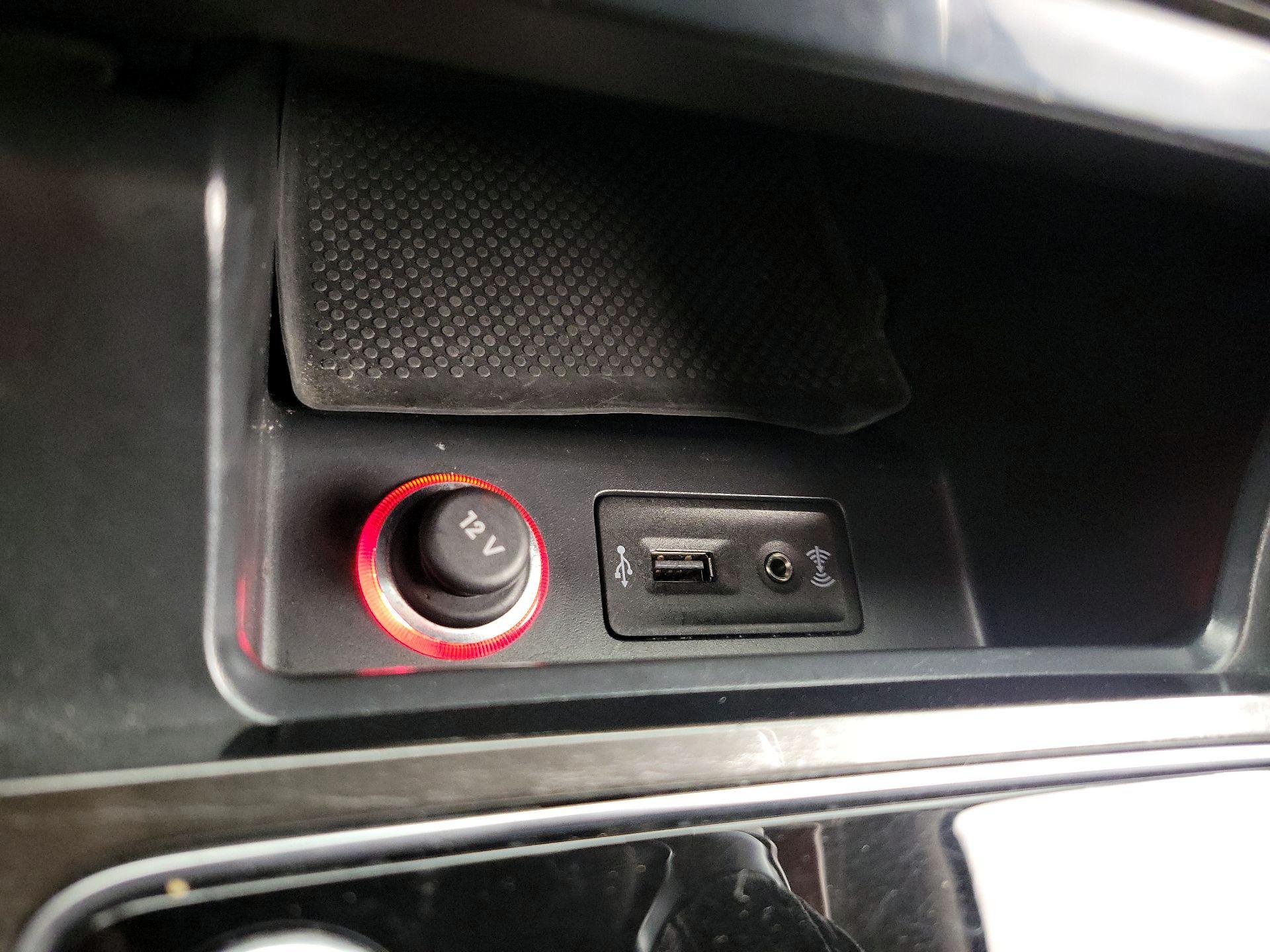 Thumbnail: 2017 Volkswagen Passat - 18