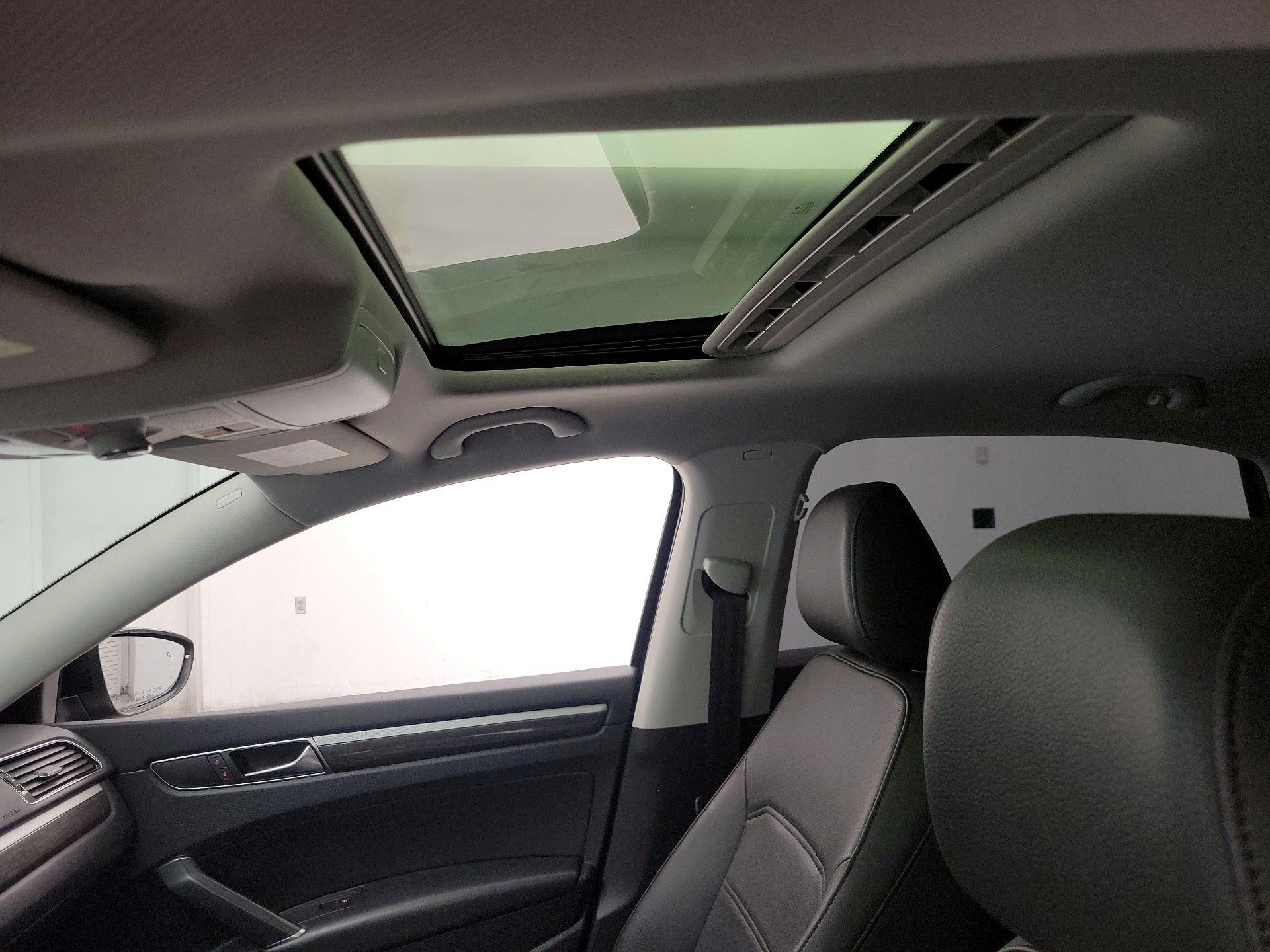 Thumbnail: 2017 Volkswagen Passat - 19