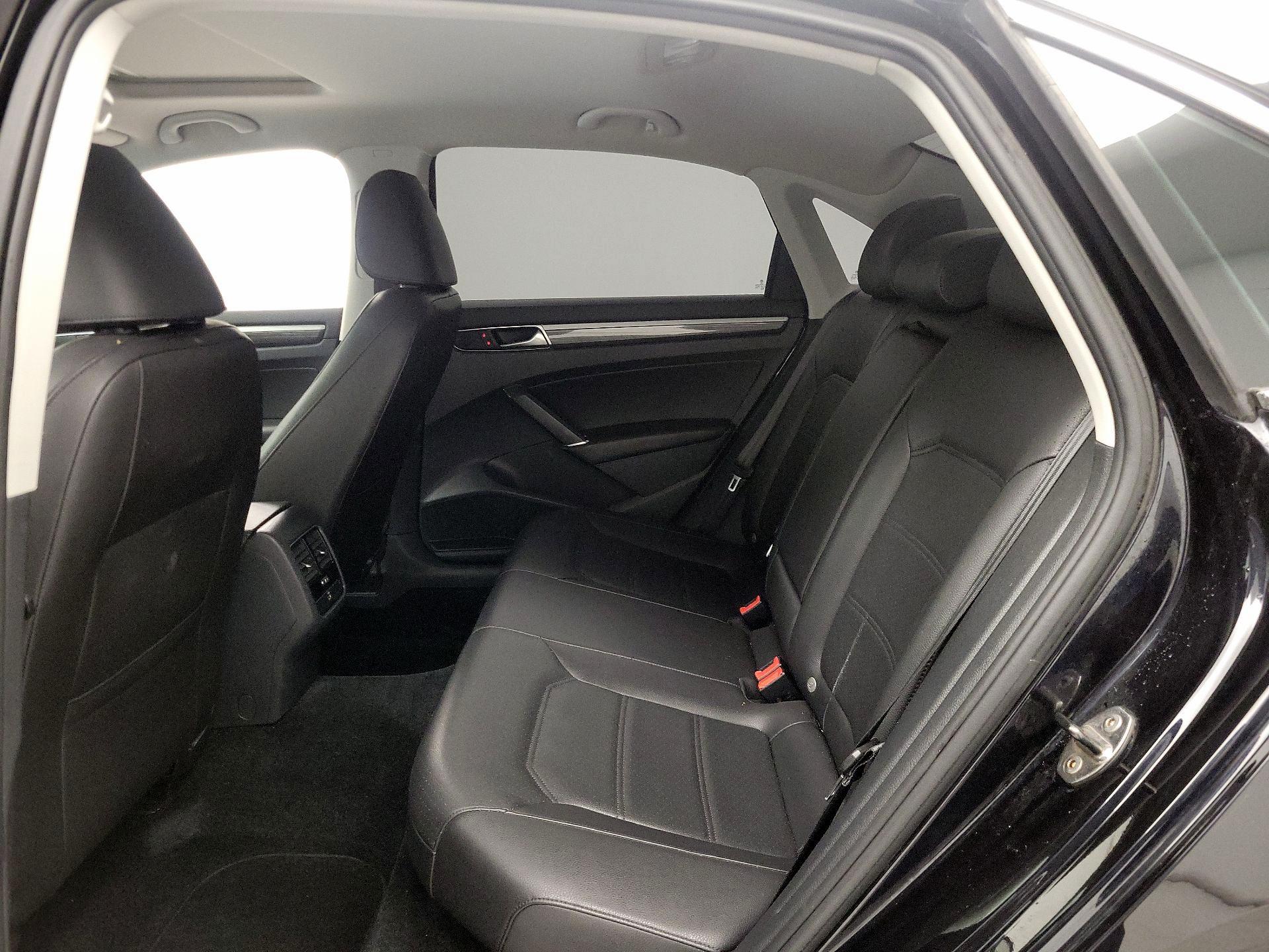 Thumbnail: 2017 Volkswagen Passat - 20