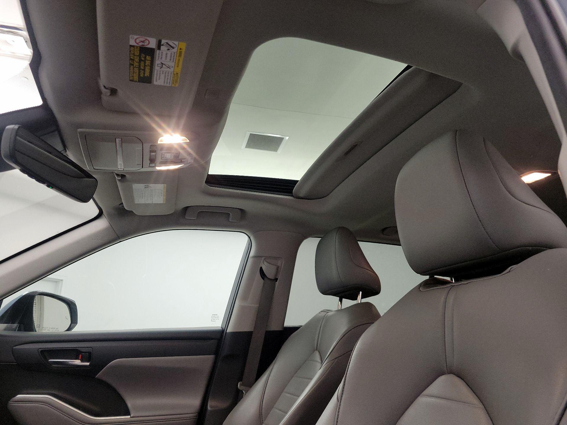 Thumbnail: 2021 Toyota Highlander - 20