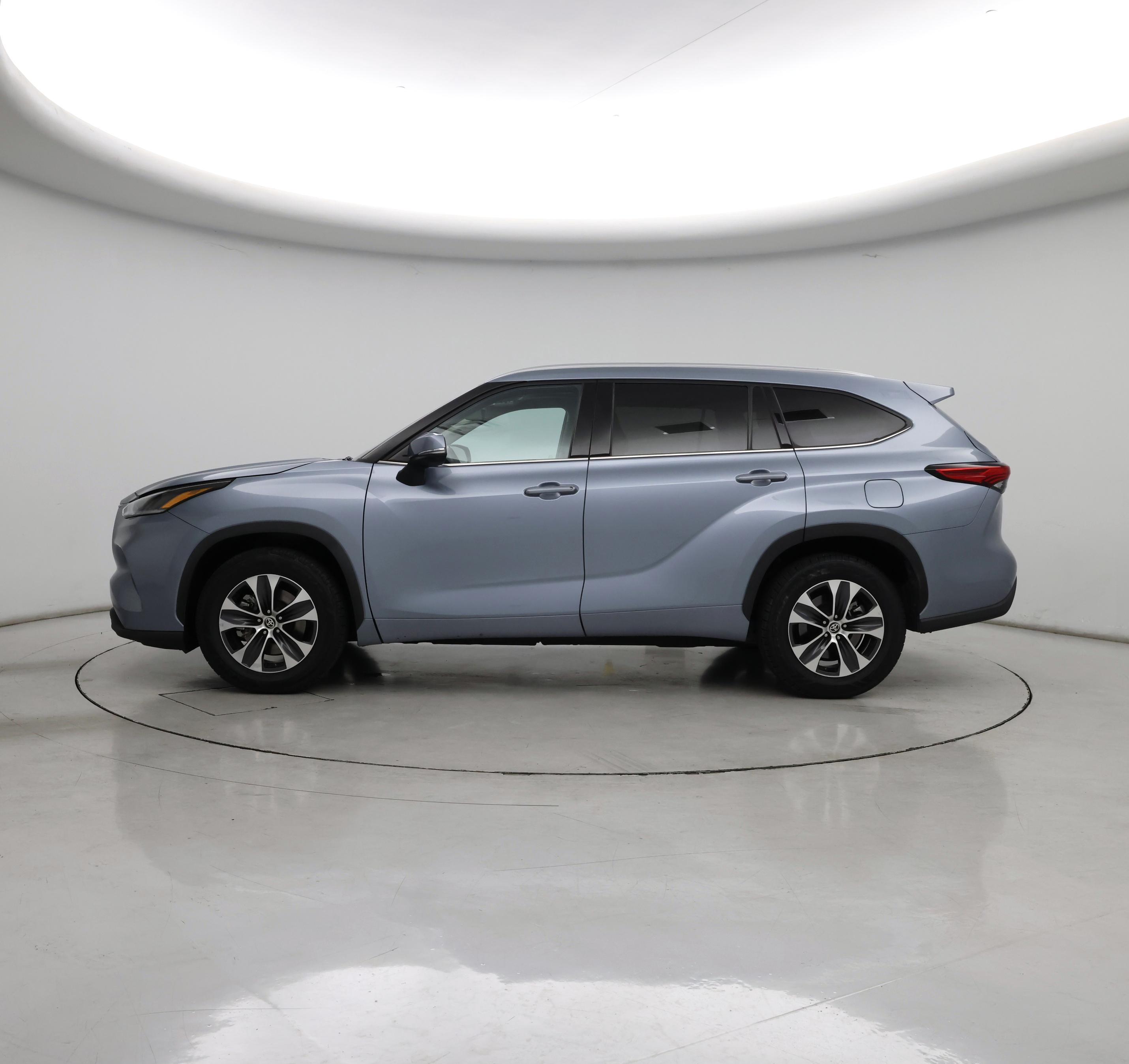 Thumbnail: 2021 Toyota Highlander - 3